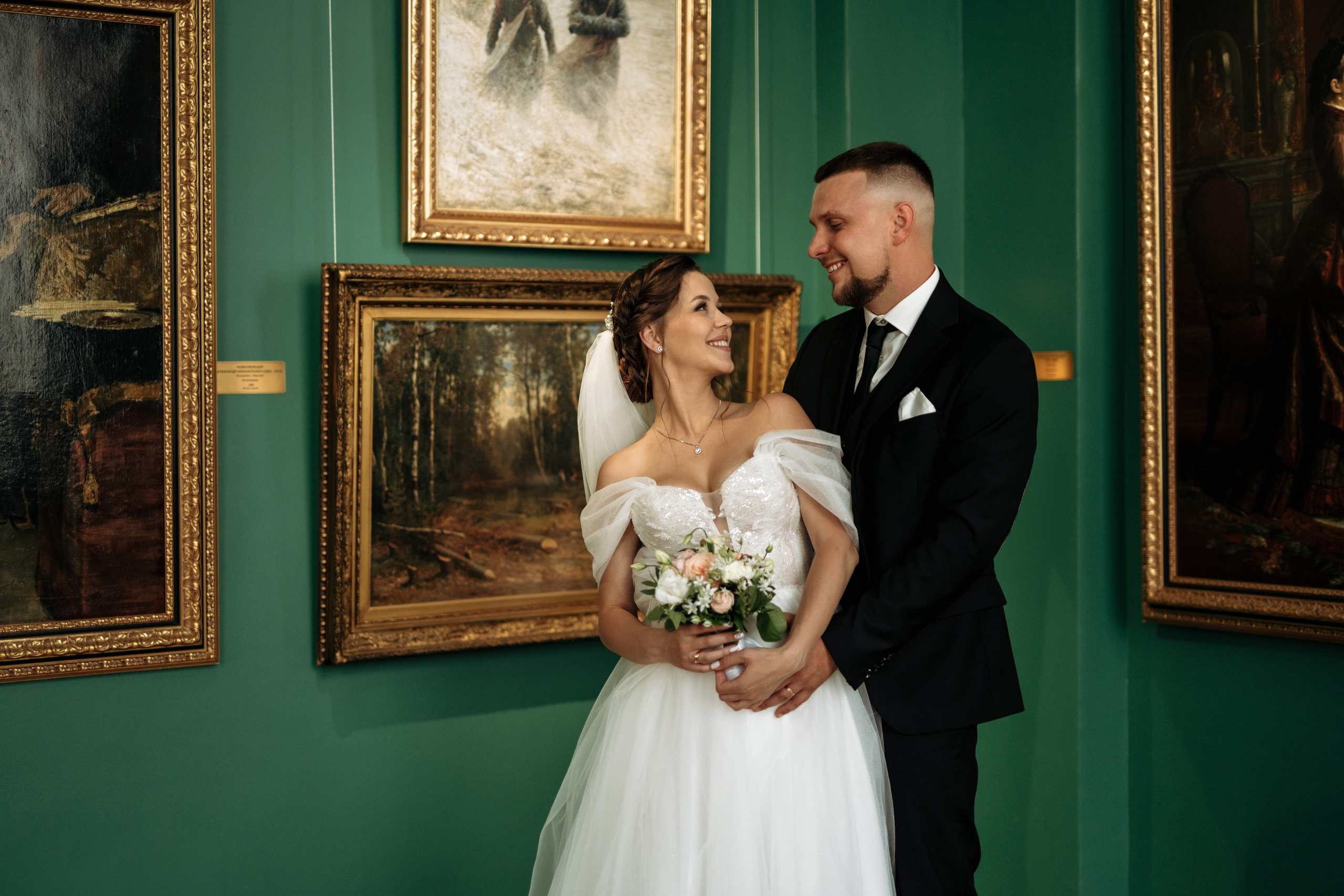 Свадебный день Яны и Максима, прогулка в лесу, Картинная галерея в Тамбове. Свадебный фотограф в Тамбове Павел Четвертков