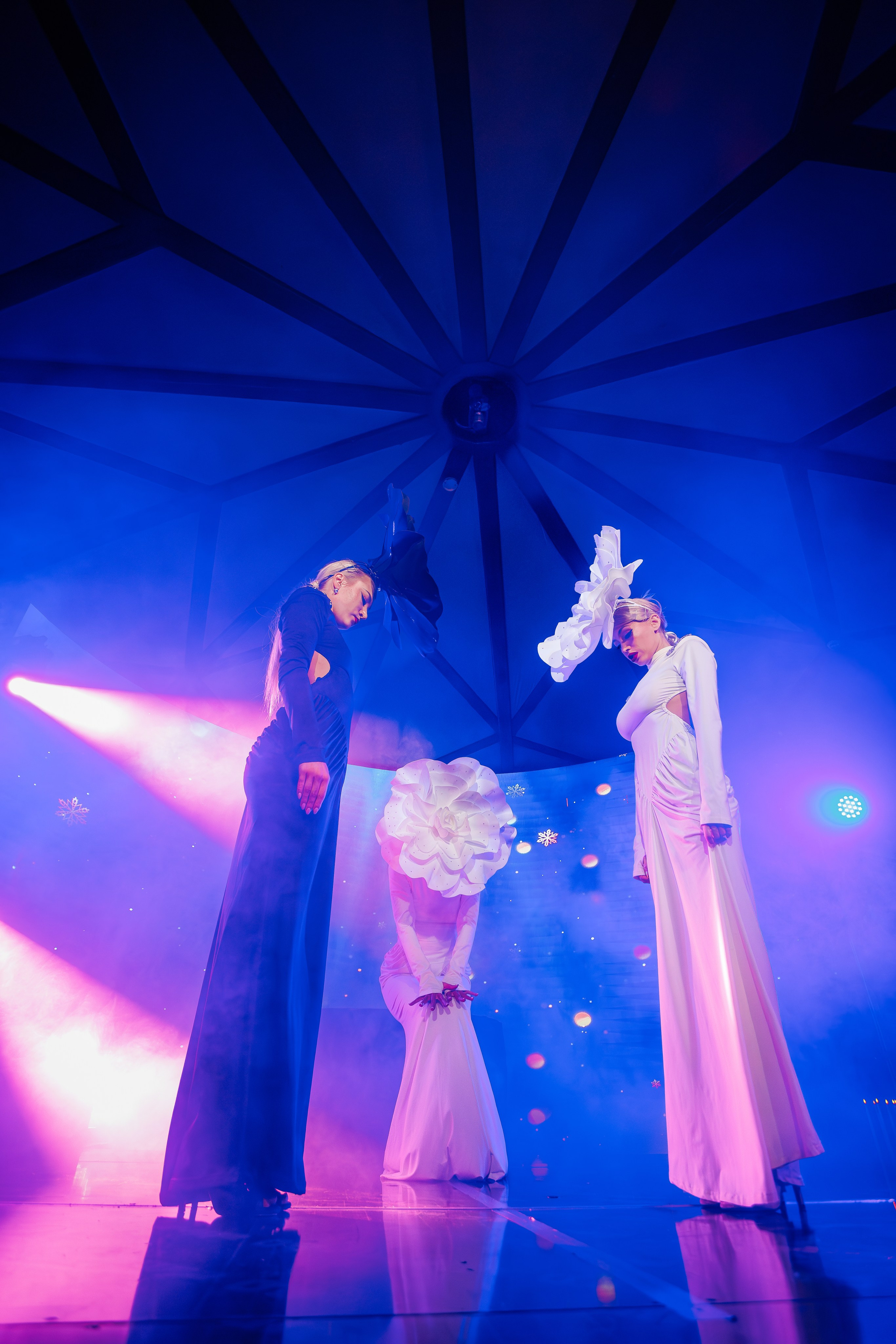 Новогодняя шоу-программа «MAGIC TIME» в PTIZZA BAR_Ялта_31.12.2025. Аминов Руслан | Фотограф