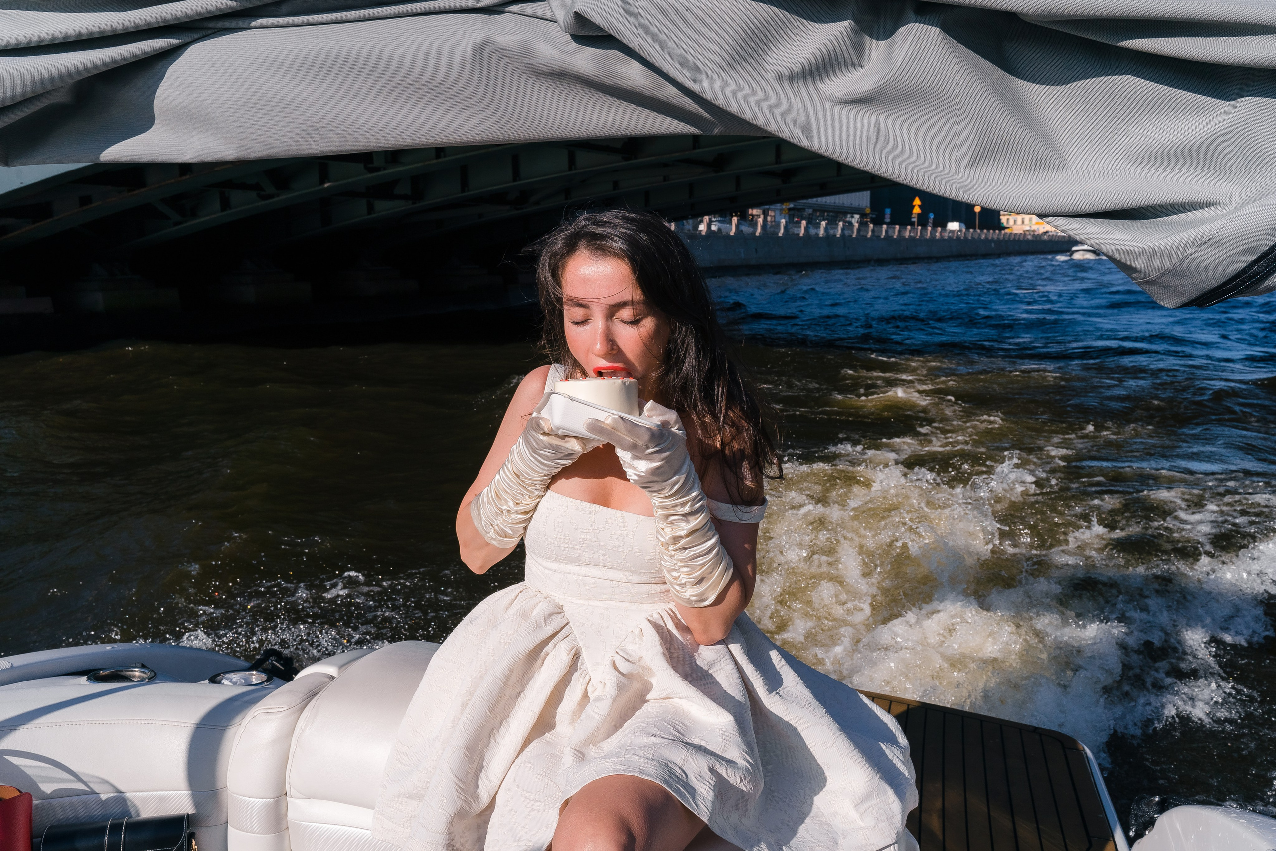 Фотосъемка девичника, встреча девушек, веселые женские портреты