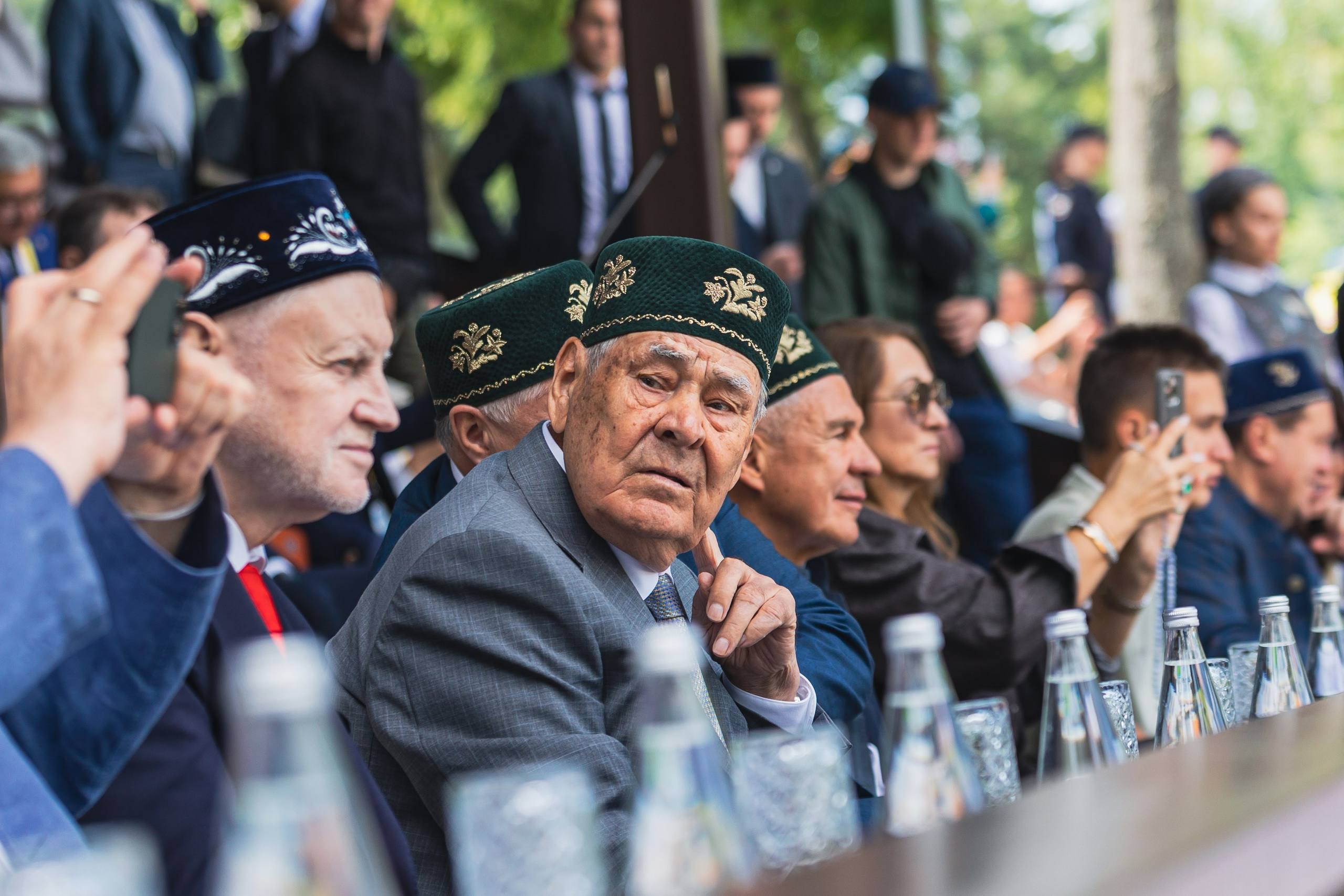 Мирный | праздник. Showbiz | Fashion | Reportage