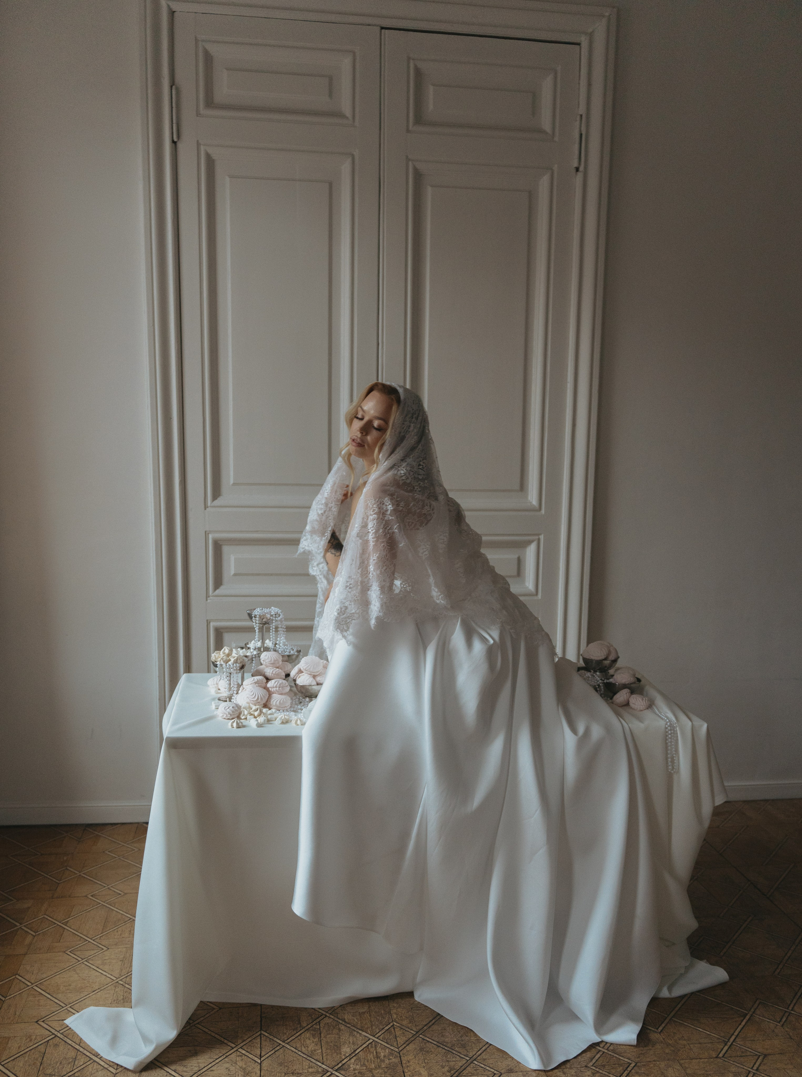 Свадебная фотосессия в Санкт-Петербурге. Свадебный фотограф Санкт-Петербург. Федосова Елизавета. Свадебная фотосессия в студии.