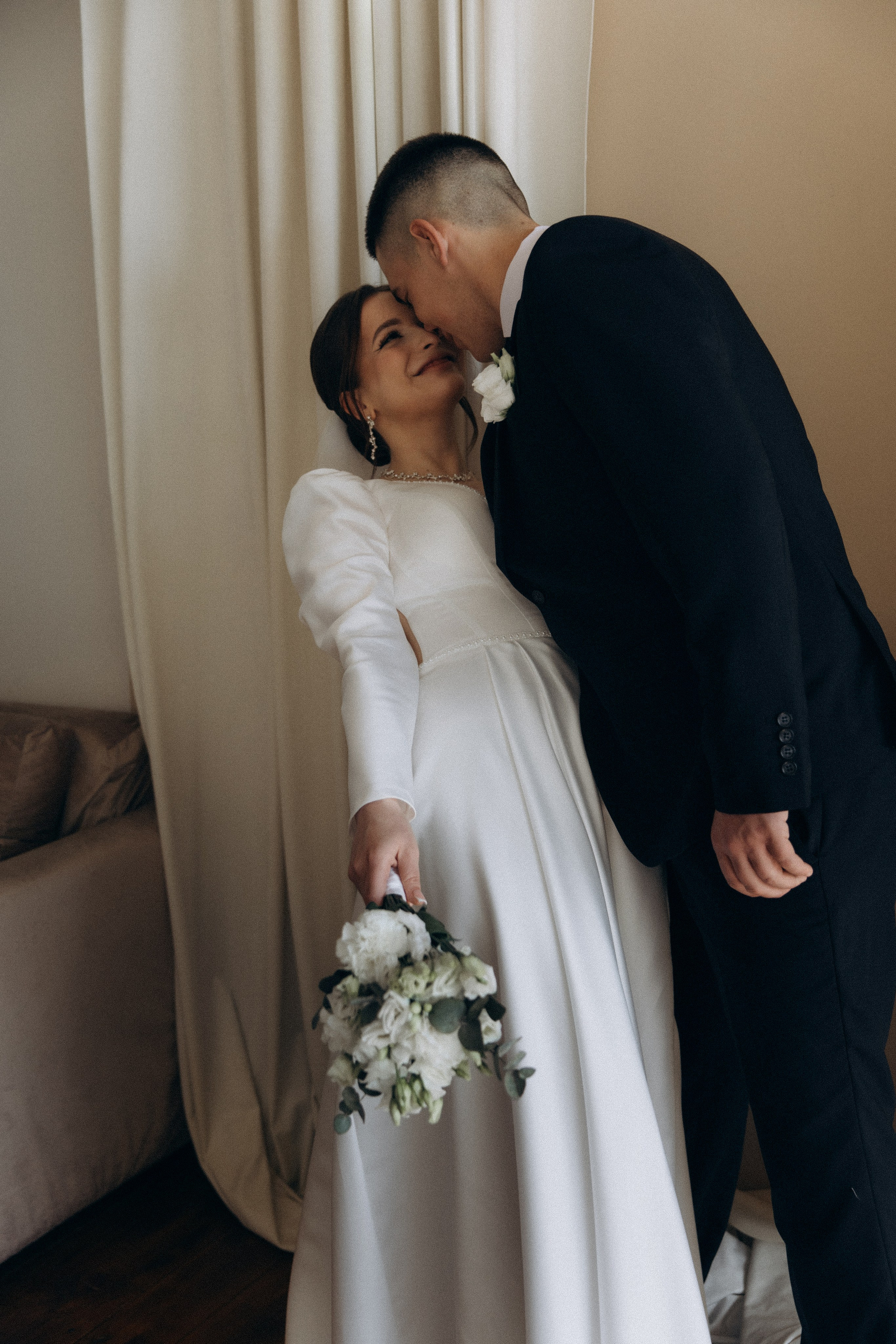 Свадебная фотосессия в фотостудии Пензы для Виктории и Михаила