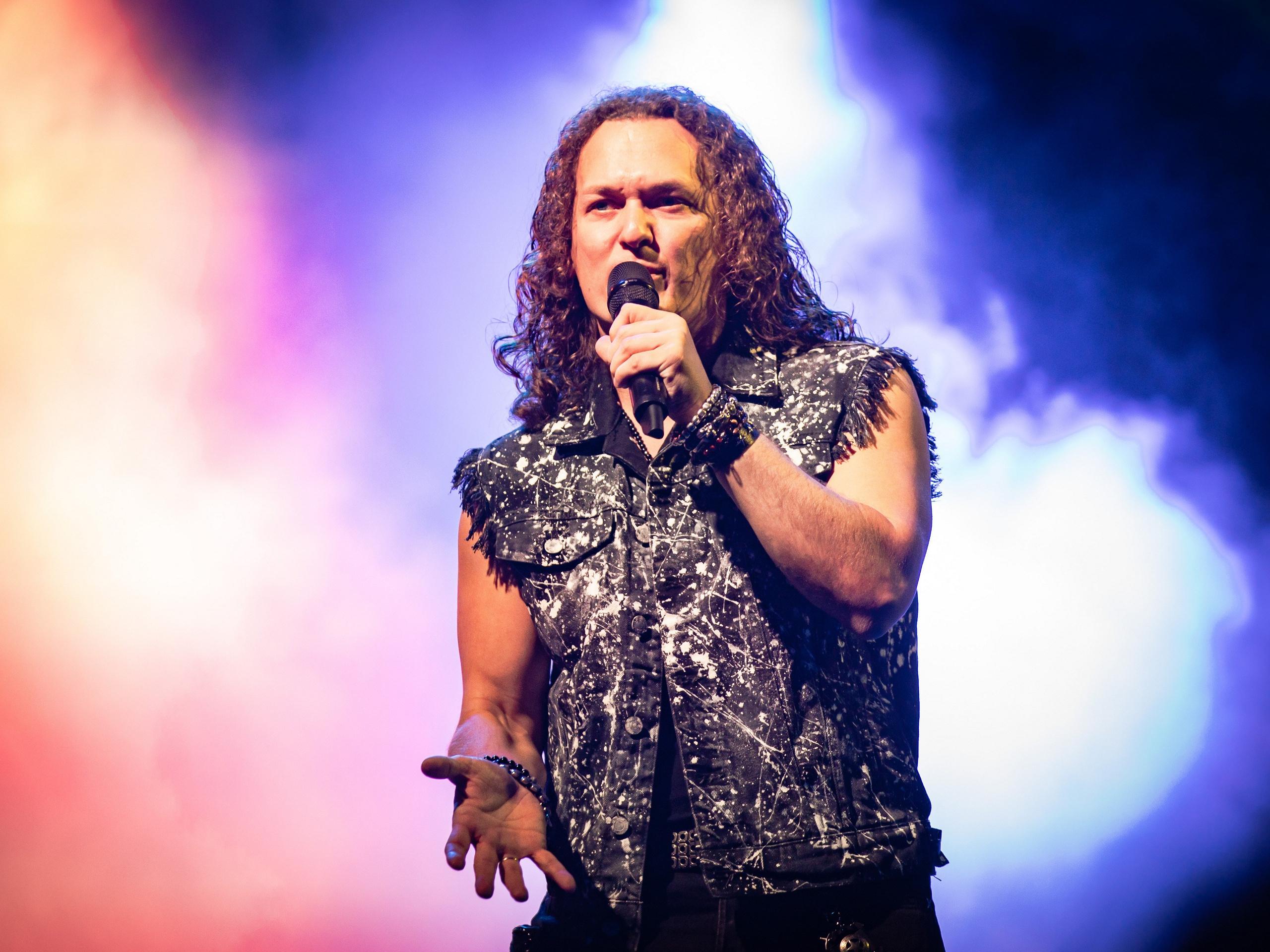 Эпидемия. Крылья Сахалина. Фотограф. г. Южно-Сахалинск. Олег Толстов