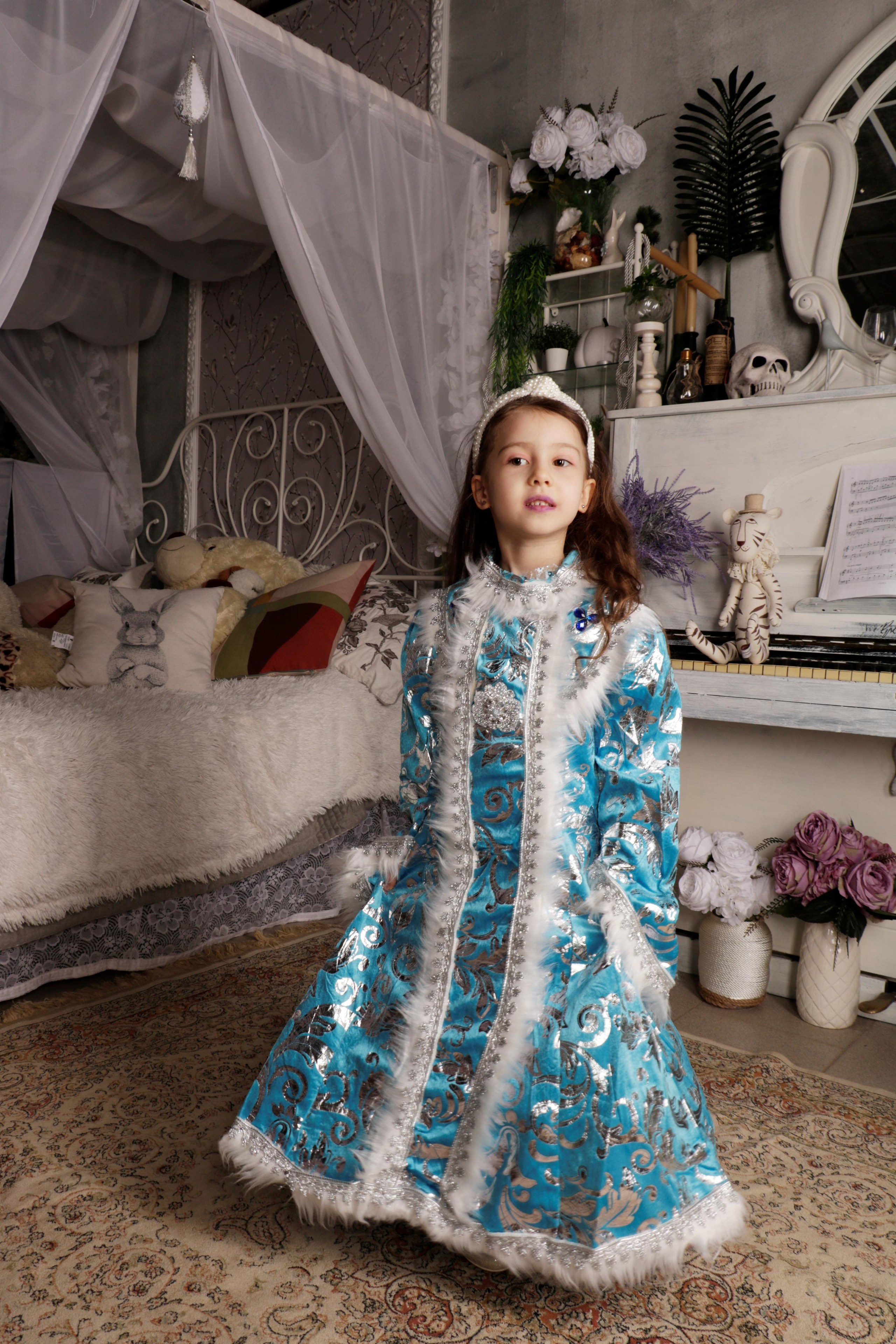 Фотограф Татьяна Марсуверских, участник и многократный призёр всероссийских и  международных конкурсов. Фотограф Жуковский, фотоуслуги в жуковском , Фотосессии, студийная съёмка, студийный портрет, студийный фотограф, детский фотограф, уличная фотопрогулка, репортажная съёмка, съёмки для маркетплейс, свадебный фотограф, свадебная фотосессия, церковная съёмка, церковный фотограф, съёмка  крещения, фотограф на крестины, съёмка венчания, фотосессия беременности , фотограф на выписку из род. дома, фотограф в школу, фотограф в детский сад, арт фотограф, предметная съёмка, предметный фотограф, фотограф на день рождения, фотограф на детский праздник, осенняя фотосессия, деловая фотосессия, портфолио, бьюти фотограф, фотограф автотранспорта, съёмка недвижимости, пейзажная съёмка, коммерческий фотограф, новогодняя фотосессия, эмоциональный портрет, фуд фотограф, фотограф анималист, уличный фотограф, домашняя фотосессия, косплей, модели, ню, пейзажный фотограф, фотосъёмка архитектуры, ретушь, обработка фотографий, фотосъёмка новорожденных Фотограф Татьяна Марсуверских  прокат карнавальных костюмов в Жуковском, крылья, аренда костюмов, вечерние платья, реквизит для съёмок, одежда, наряды для фотосессий посуточно