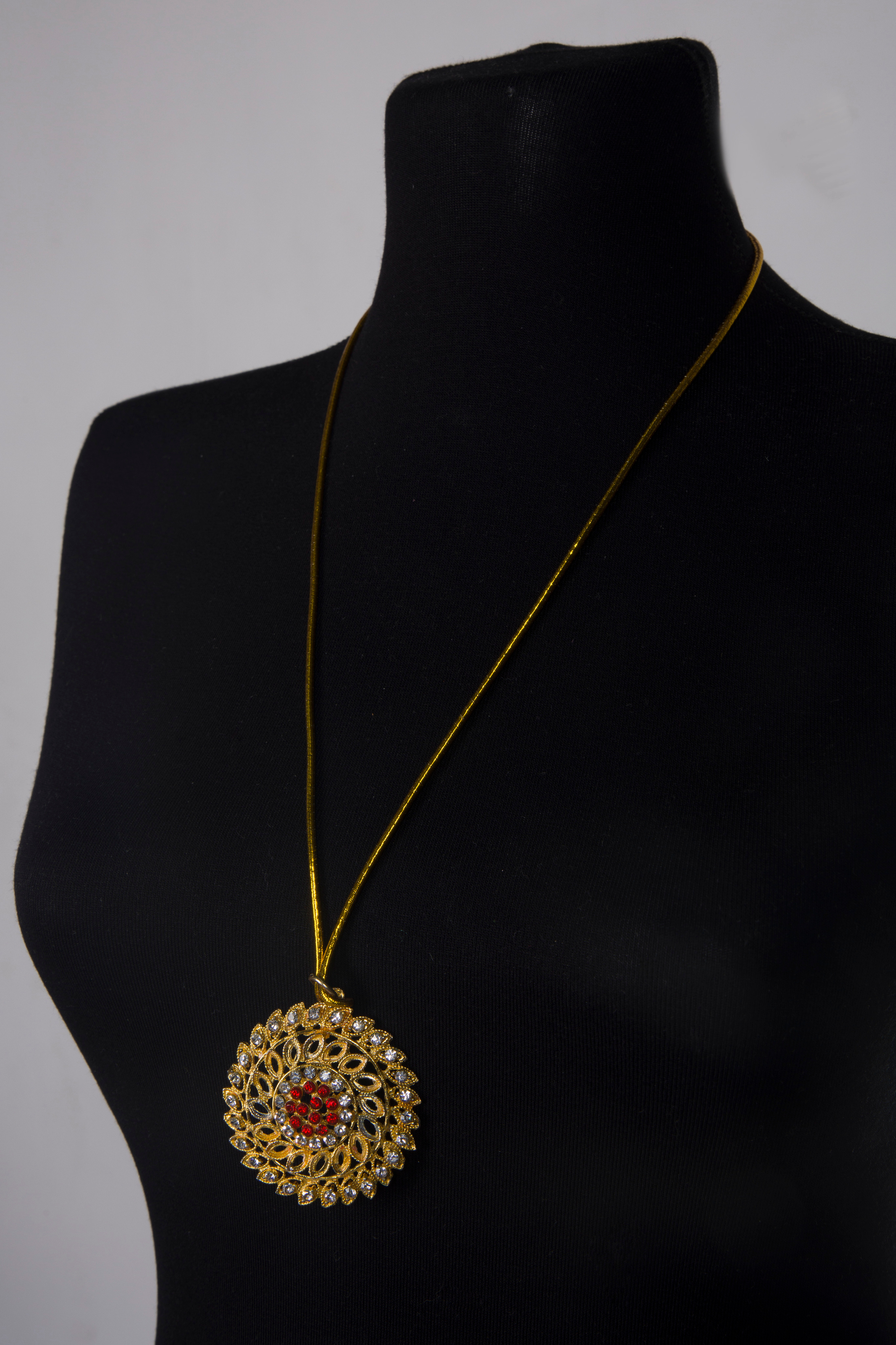 Карнавальные костюмы, вечерние и свадебные платья аренда посуточно, прокат в Жуковском. Одежда для фотосессий, аксессуары. Фотограф для маркетплейсов, фотоуслуги в Жуковском Татьяна Марсуверских