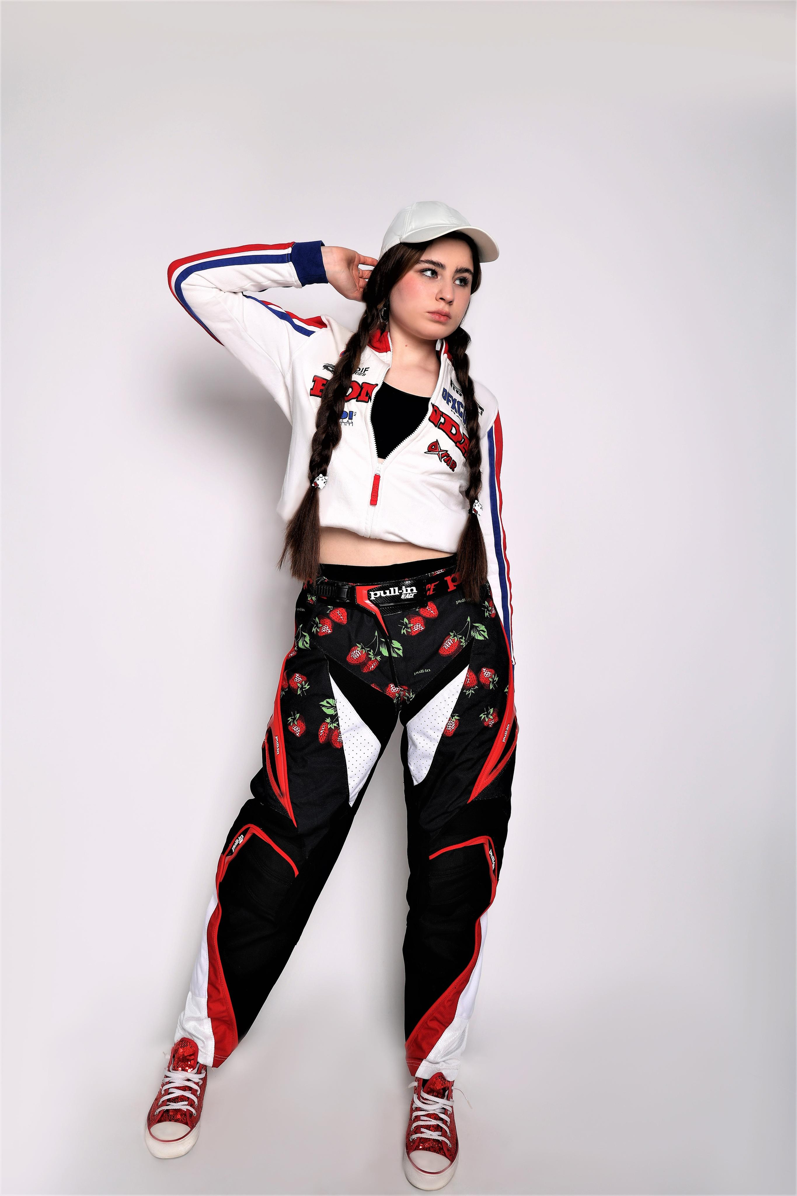 Карнавальные костюмы, вечерние и свадебные платья аренда посуточно, прокат в Жуковском. Фотограф для маркетплейсов, фотоуслуги в Жуковском Татьяна Марсуверских