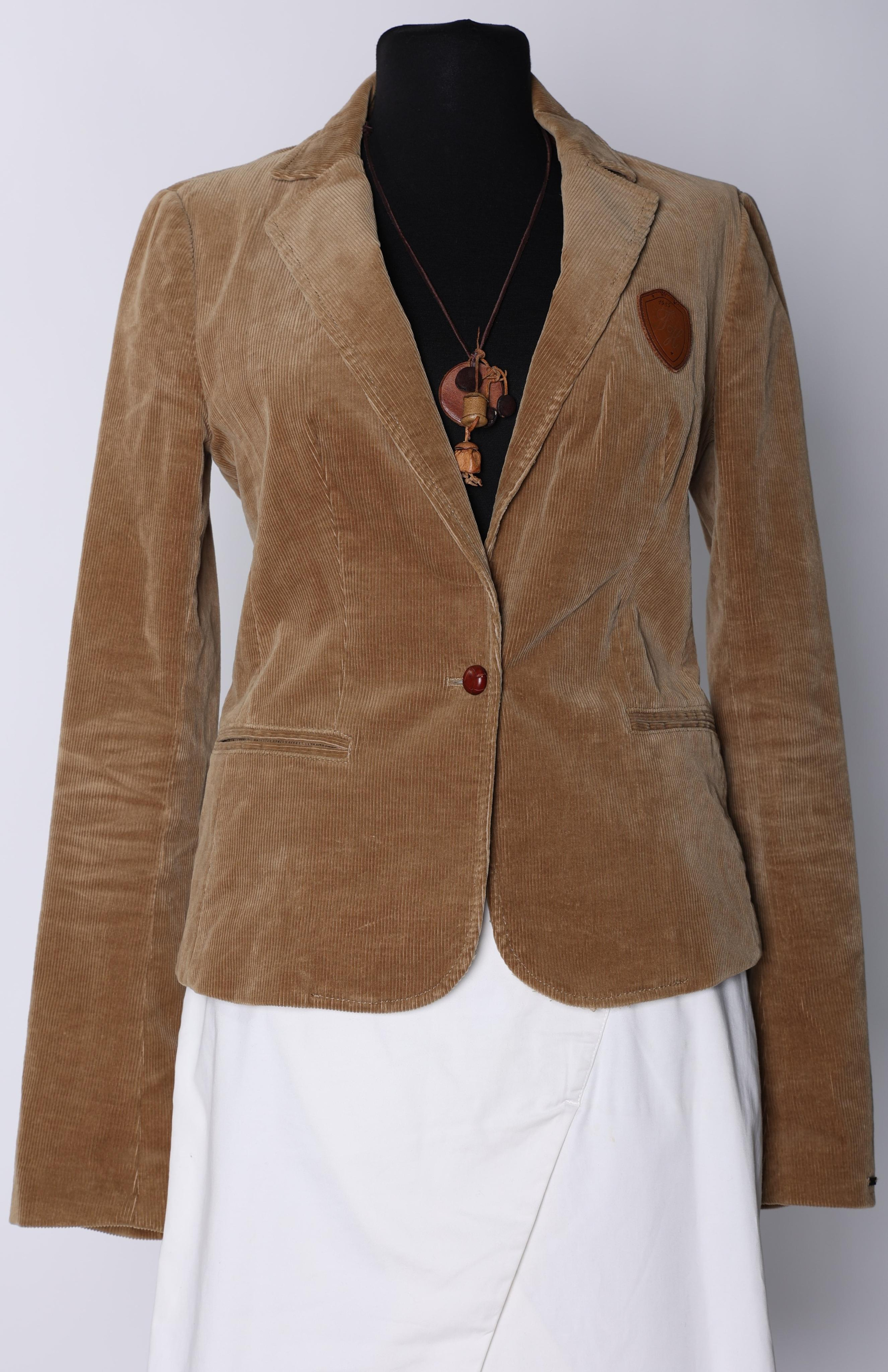 Карнавальные костюмы, вечерние и свадебные платья аренда посуточно, прокат в Жуковском. Фотограф для маркетплейсов, фотоуслуги в Жуковском Татьяна Марсуверских