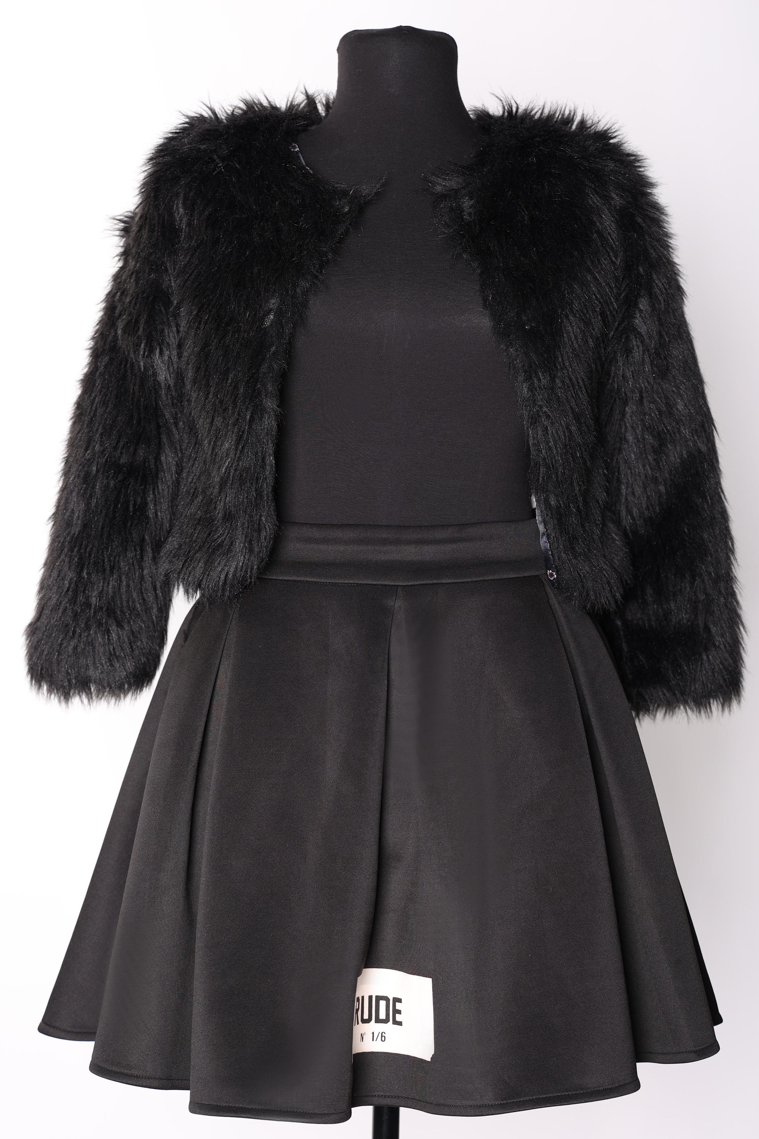 Карнавальные костюмы, вечерние и свадебные платья аренда посуточно, прокат в Жуковском. Фотограф для маркетплейсов, фотоуслуги в Жуковском Татьяна Марсуверских