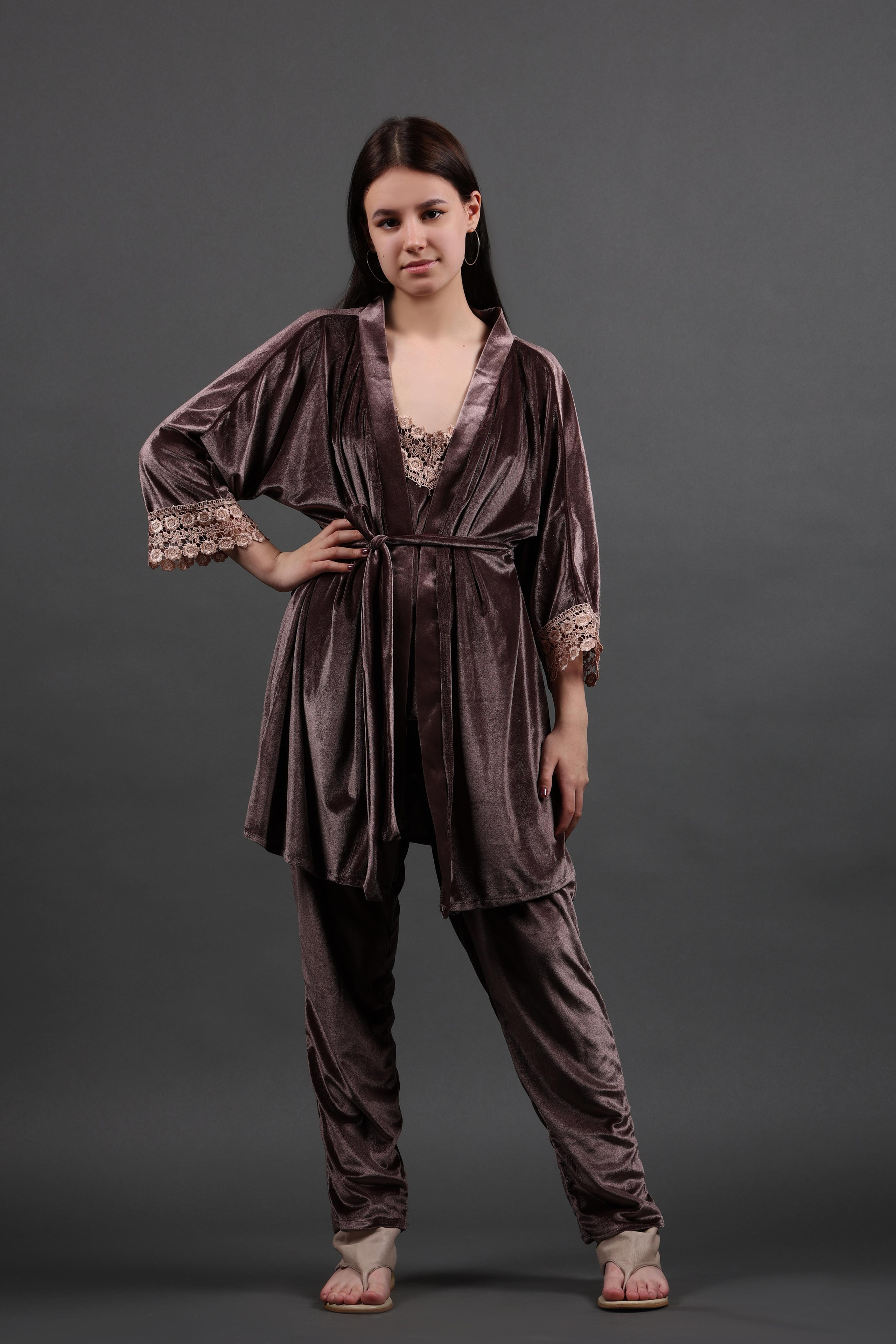 Карнавальные костюмы, вечерние и свадебные платья аренда посуточно, прокат в Жуковском. Одежда для фотосессий. Фотограф для маркетплейсов, фотоуслуги в Жуковском Татьяна Марсуверских