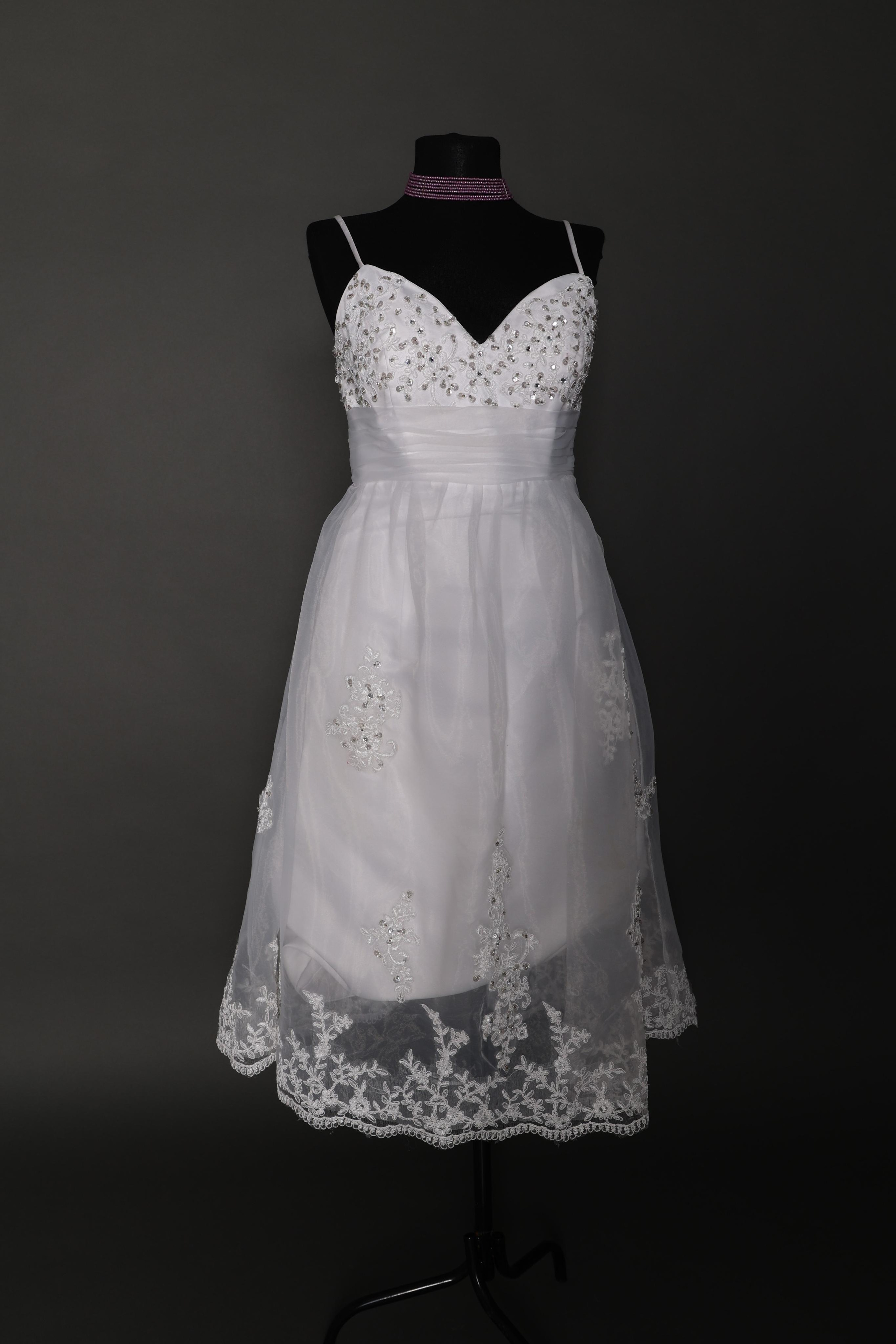 Карнавальные костюмы, вечерние и свадебные платья аренда посуточно, прокат в Жуковском. Фотограф для маркетплейсов, фотоуслуги в Жуковском Татьяна Марсуверских