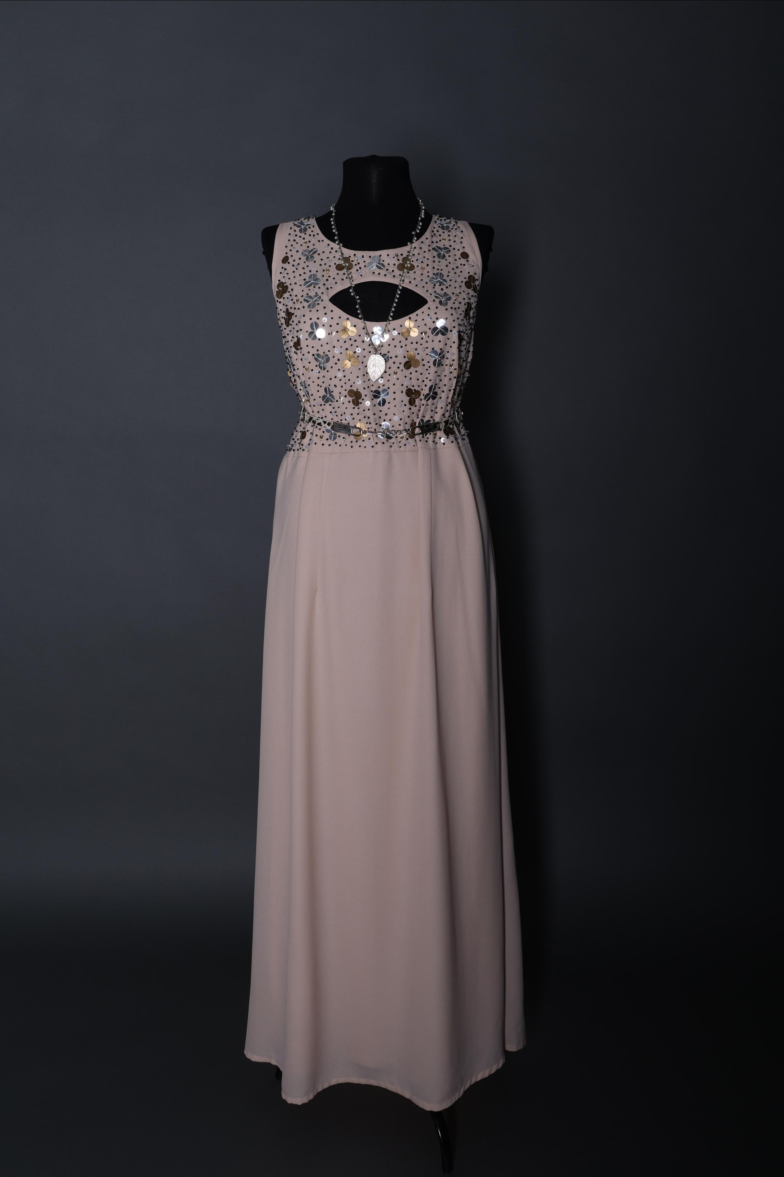 Карнавальные костюмы, вечерние и свадебные платья аренда посуточно, прокат в Жуковском. Фотограф для маркетплейсов, фотоуслуги в Жуковском Татьяна Марсуверских