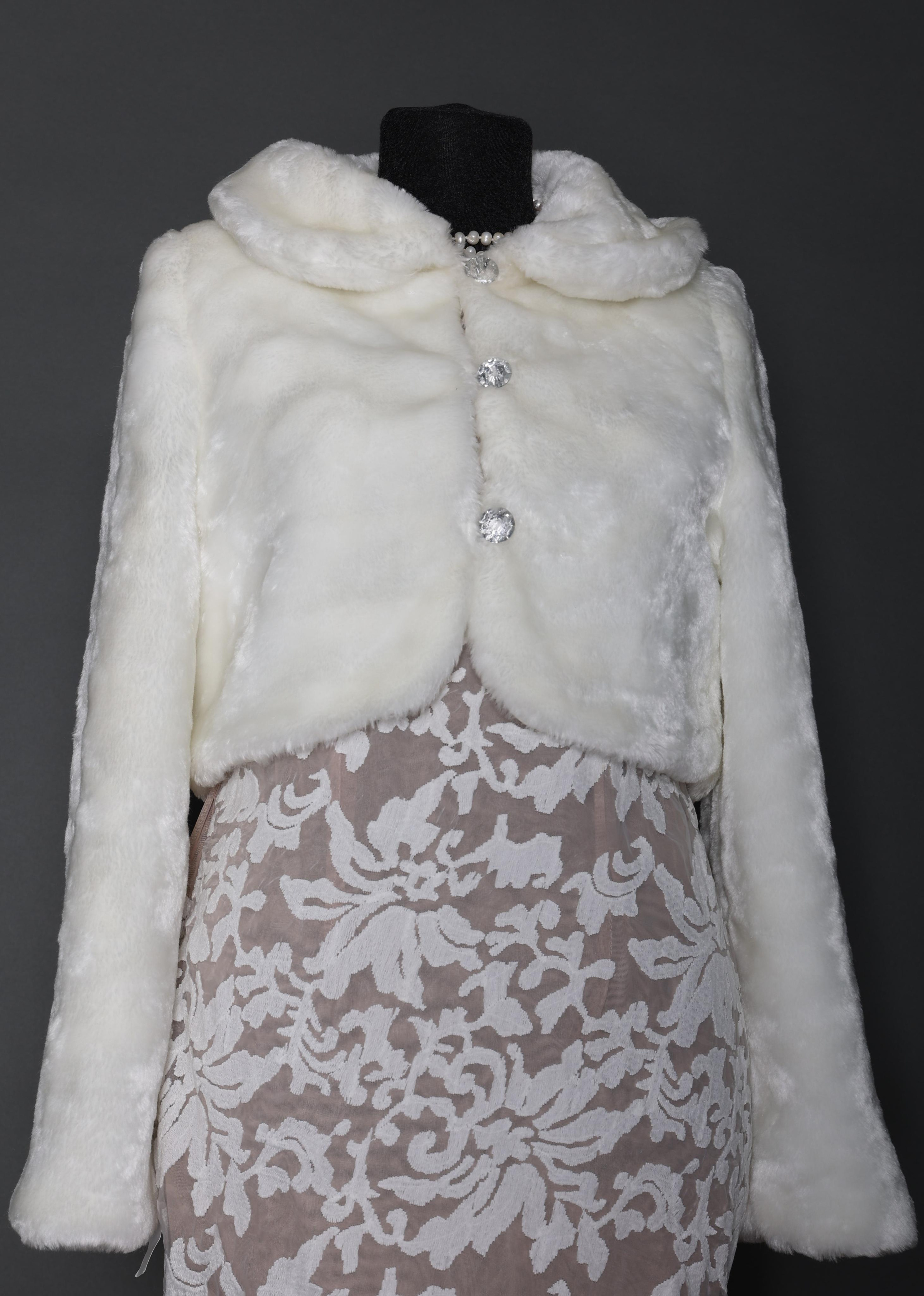 Карнавальные костюмы, вечерние и свадебные платья аренда посуточно, прокат в Жуковском. Фотограф для маркетплейсов, фотоуслуги в Жуковском Татьяна Марсуверских