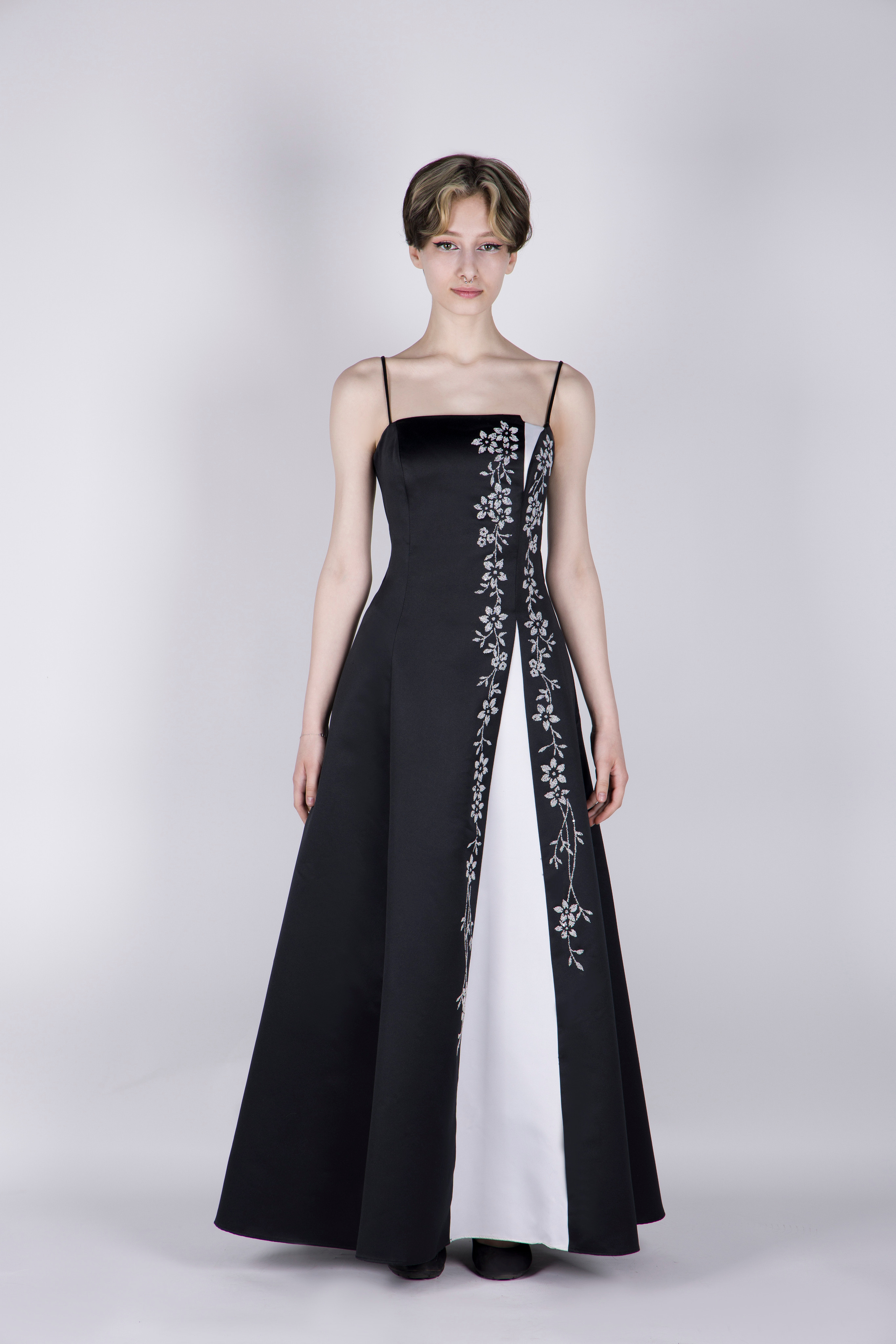 Карнавальные костюмы, вечерние и свадебные платья аренда посуточно, прокат в Жуковском. Фотограф для маркетплейсов, фотоуслуги в Жуковском Татьяна Марсуверских