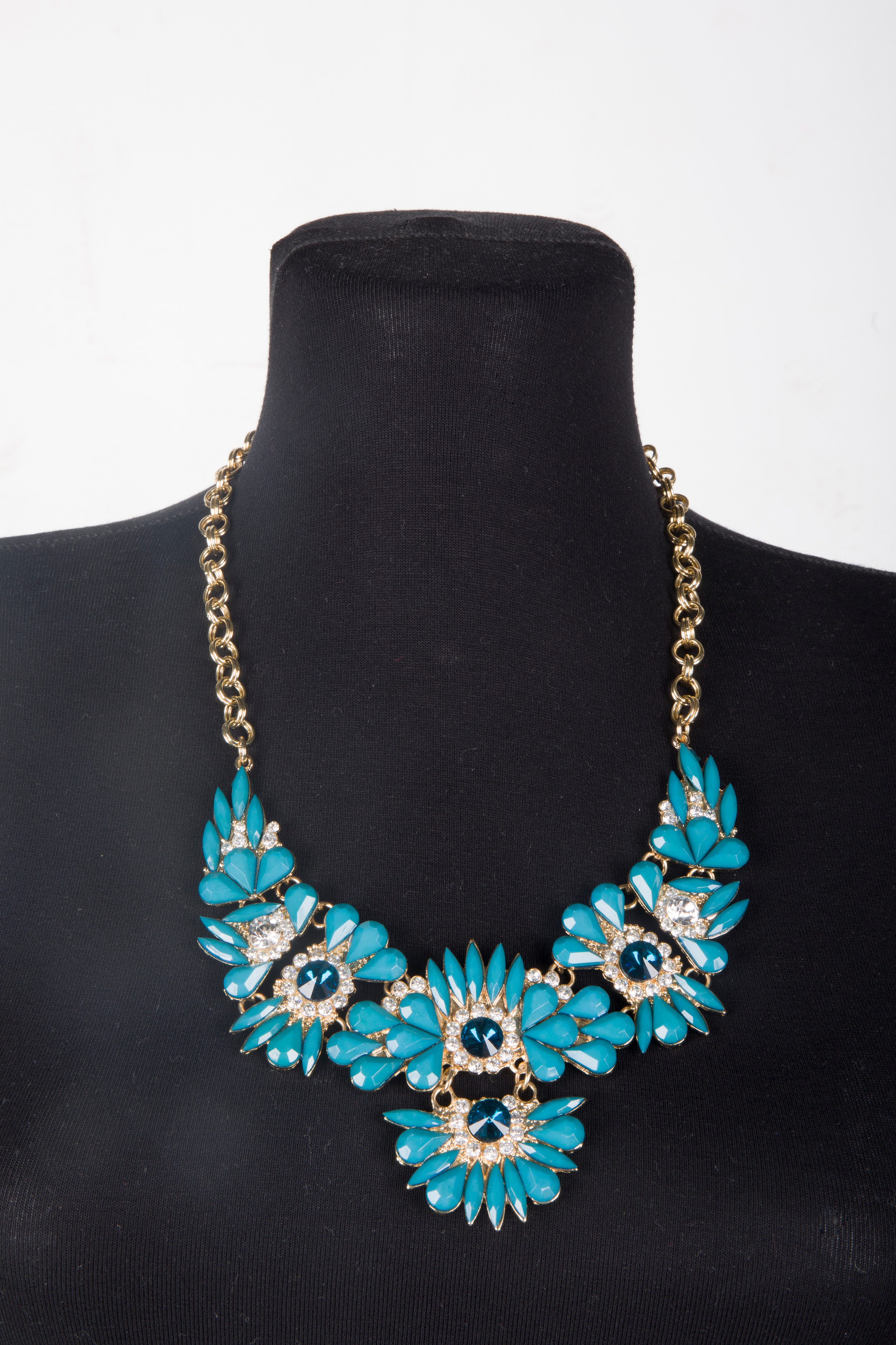 Карнавальные костюмы, вечерние и свадебные платья аренда посуточно, прокат в Жуковском. Одежда для фотосессий, аксессуары. Фотограф для маркетплейсов, фотоуслуги в Жуковском Татьяна Марсуверских