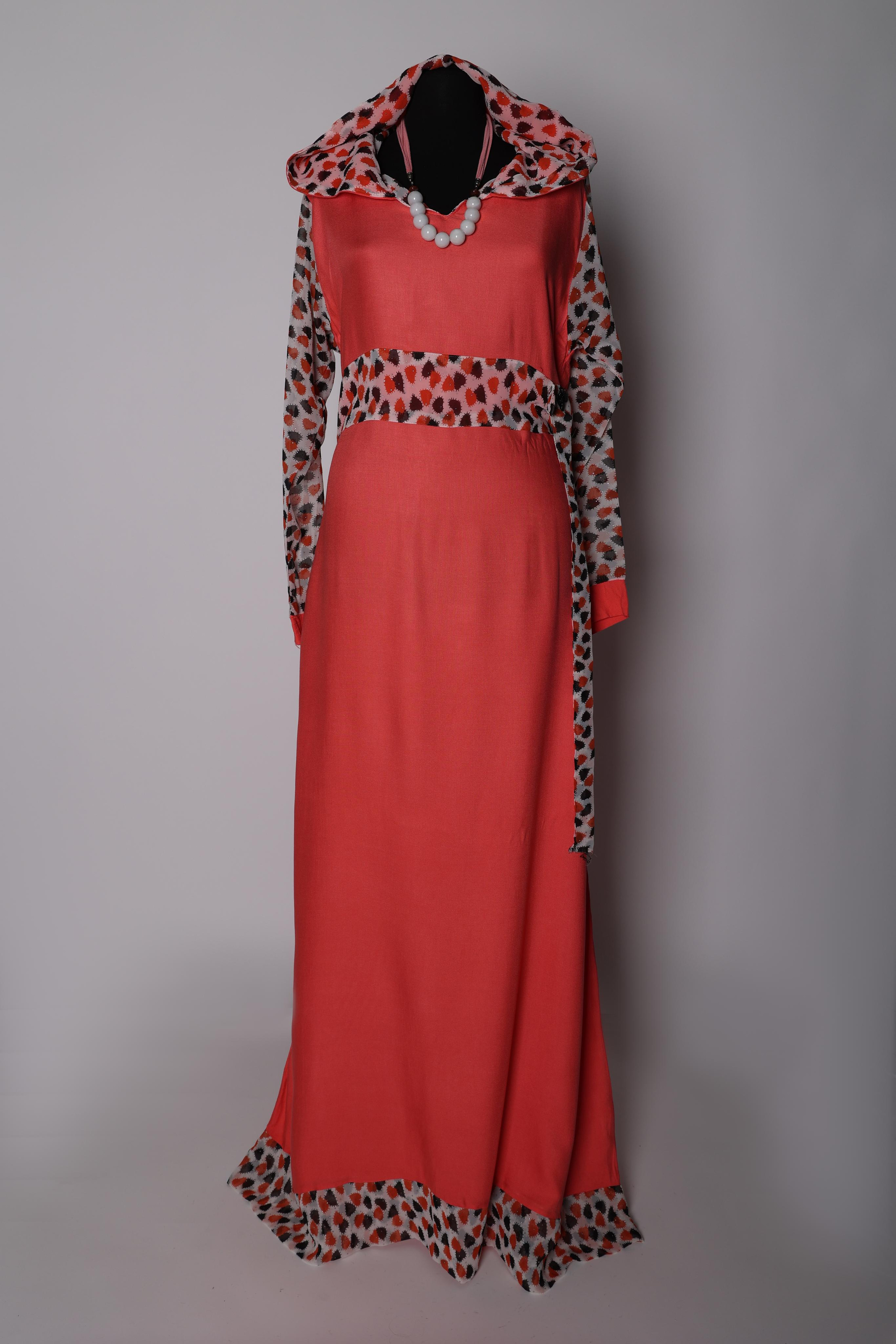 Карнавальные костюмы, вечерние и свадебные платья аренда посуточно, прокат в Жуковском. Фотограф для маркетплейсов, фотоуслуги в Жуковском Татьяна Марсуверских