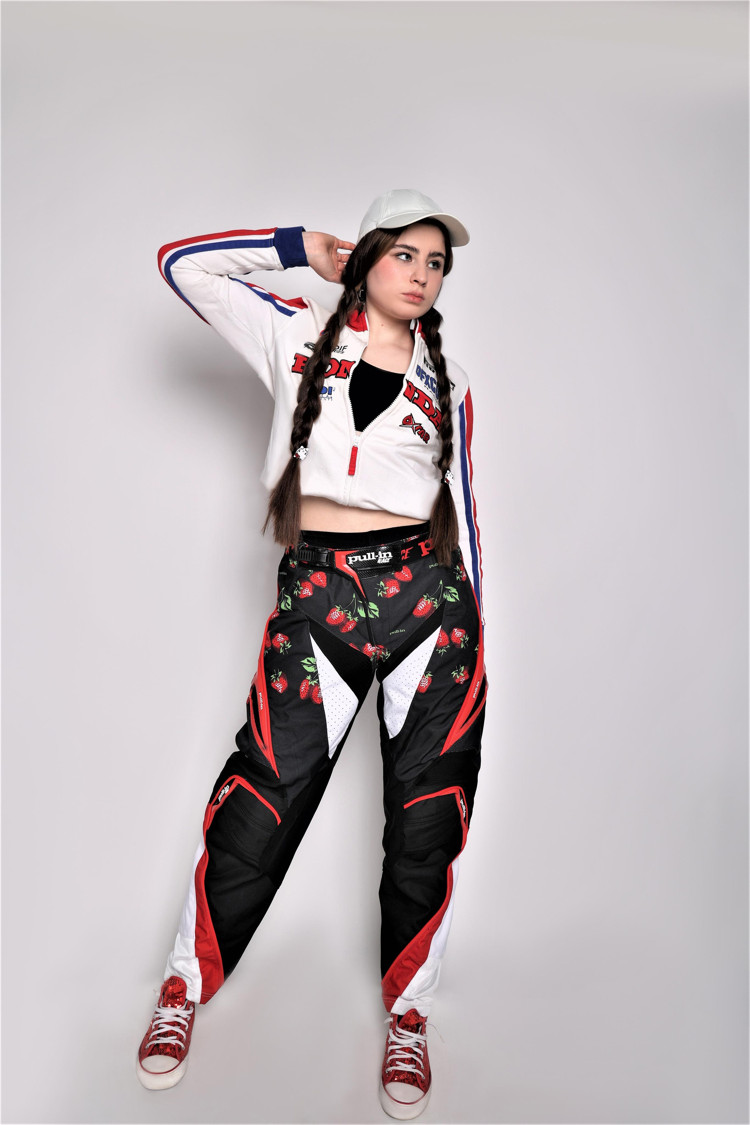 Карнавальные костюмы, вечерние и свадебные платья аренда посуточно, прокат в Жуковском. Одежда для фотосессий, аксессуары. Фотограф для маркетплейсов, фотоуслуги в Жуковском Татьяна Марсуверских