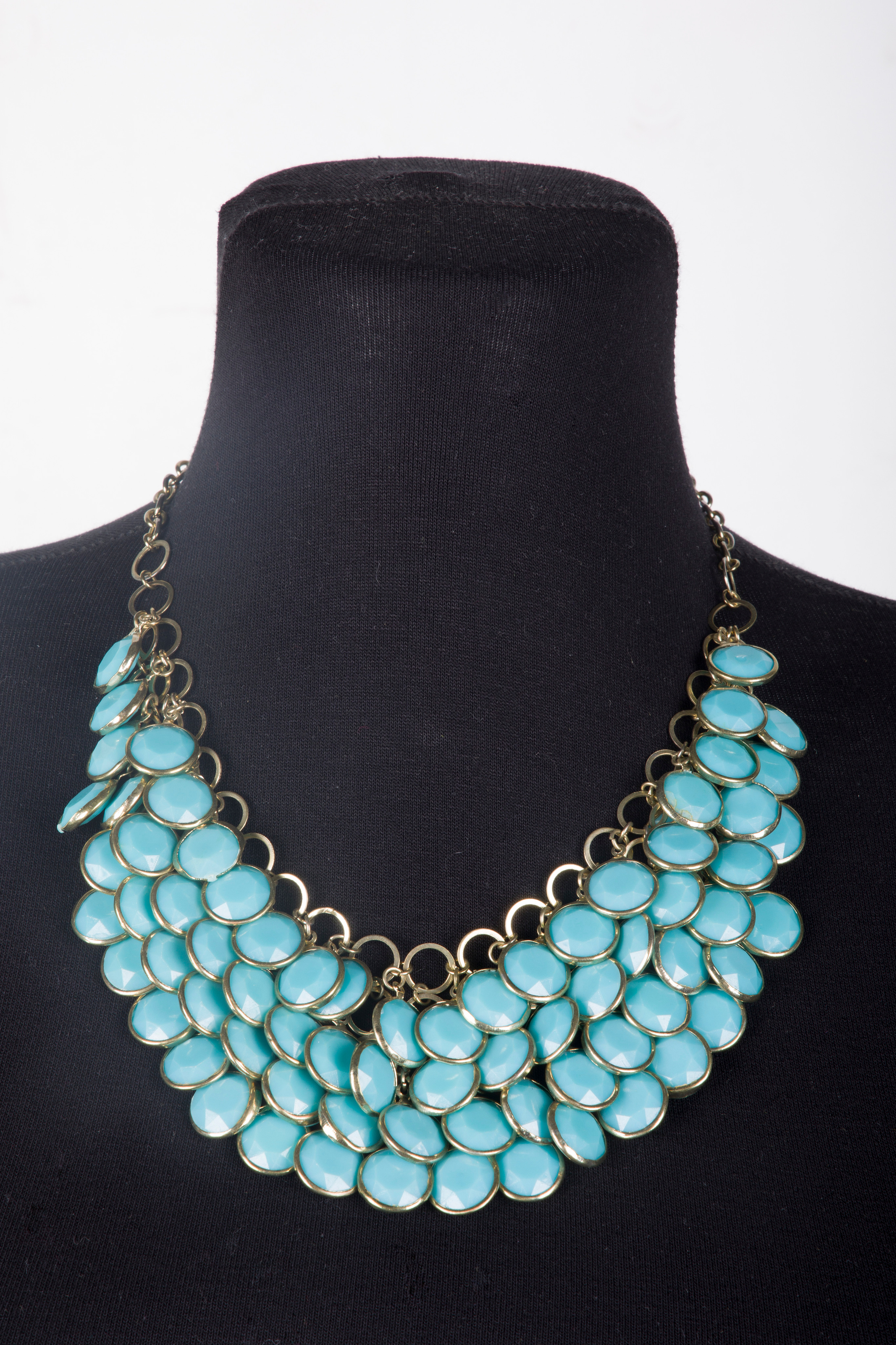 Карнавальные костюмы, вечерние и свадебные платья аренда посуточно, прокат в Жуковском. Одежда для фотосессий, аксессуары. Фотограф для маркетплейсов, фотоуслуги в Жуковском Татьяна Марсуверских