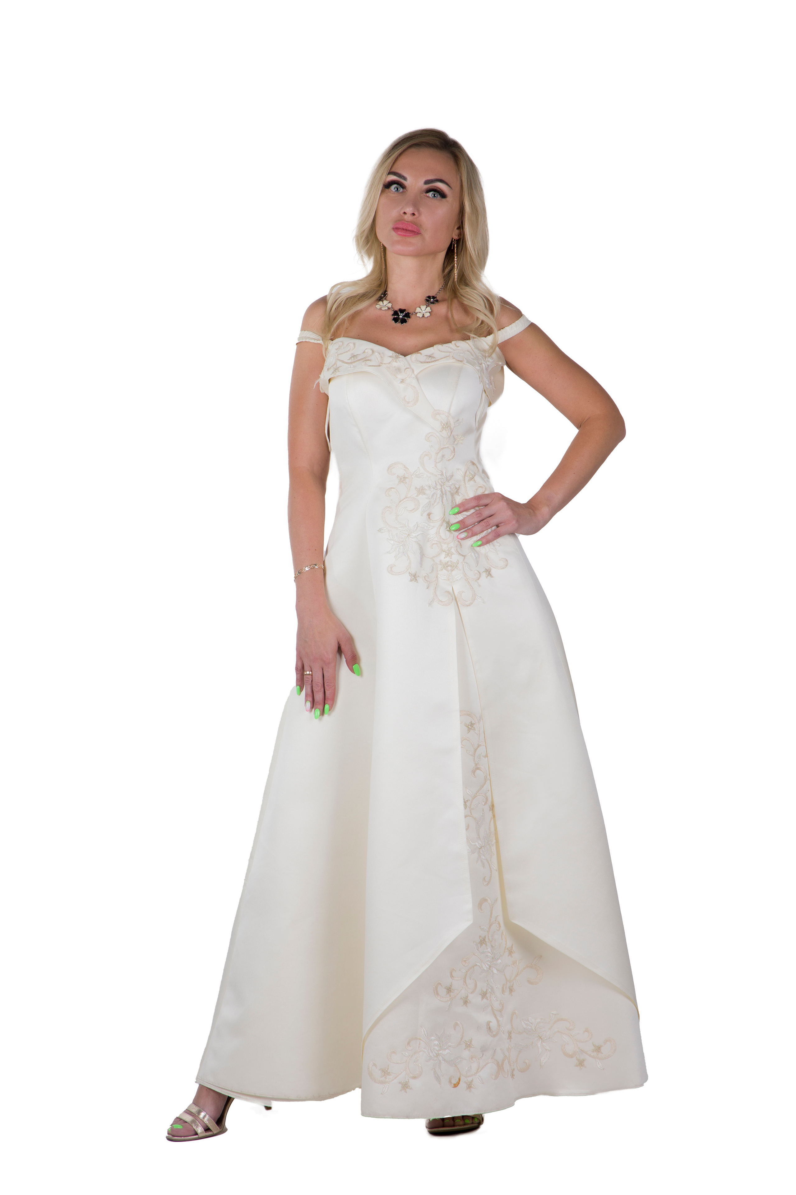 Карнавальные костюмы, вечерние и свадебные платья аренда посуточно, прокат в Жуковском. Фотограф для маркетплейсов, фотоуслуги в Жуковском Татьяна Марсуверских