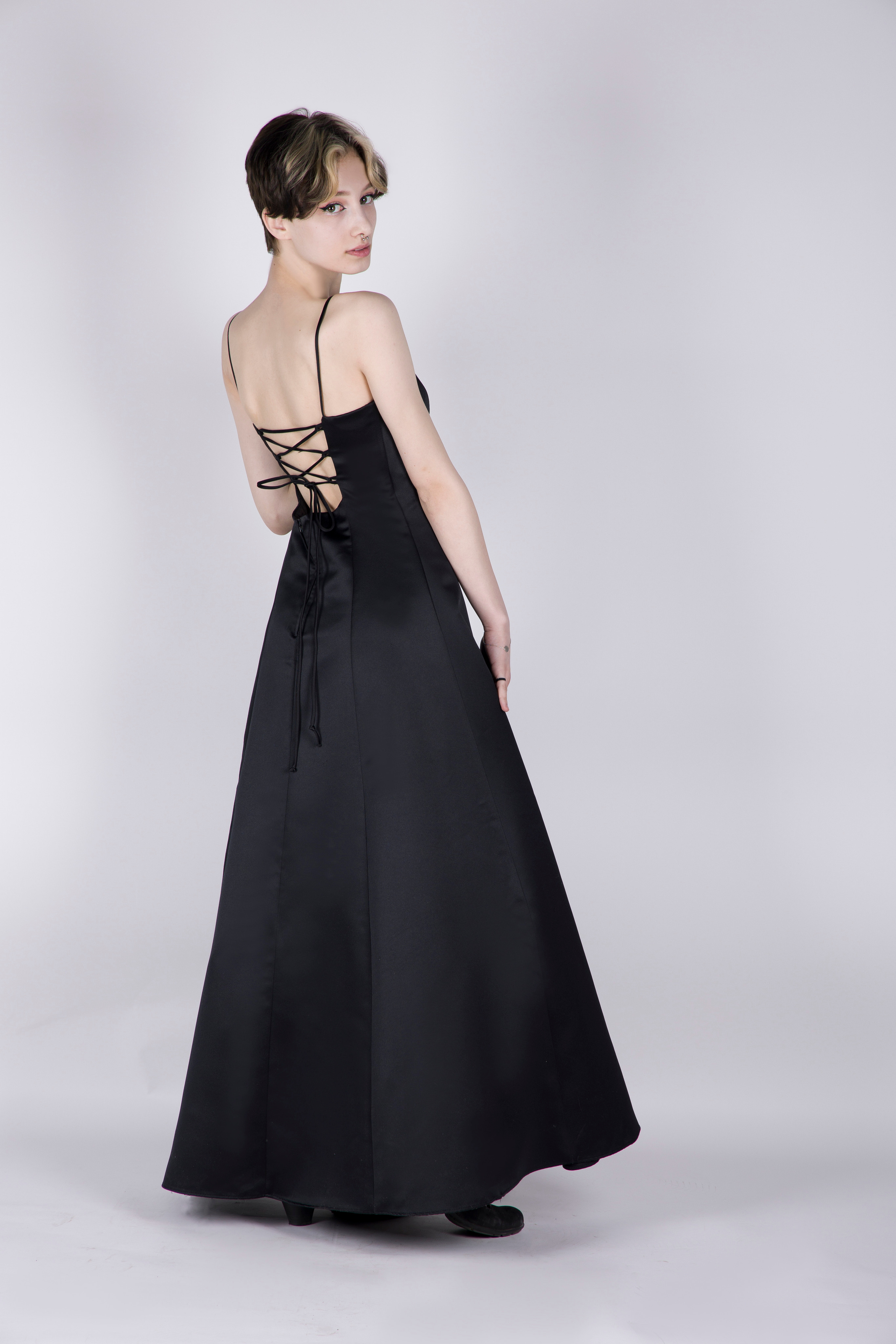 Карнавальные костюмы, вечерние и свадебные платья аренда посуточно, прокат в Жуковском. Фотограф для маркетплейсов, фотоуслуги в Жуковском Татьяна Марсуверских