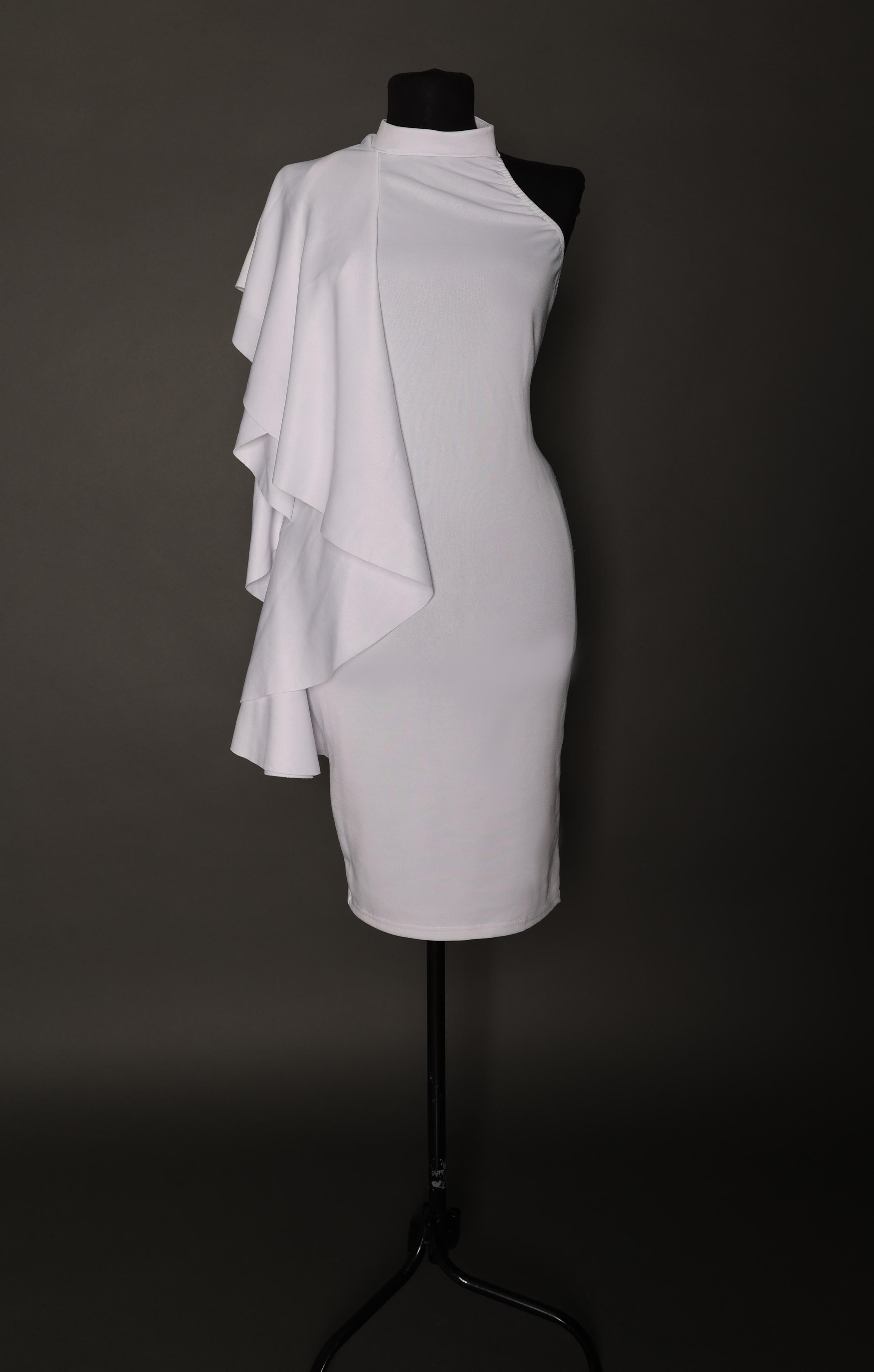 Карнавальные костюмы, вечерние и свадебные платья аренда посуточно, прокат в Жуковском. Фотограф для маркетплейсов, фотоуслуги в Жуковском Татьяна Марсуверских