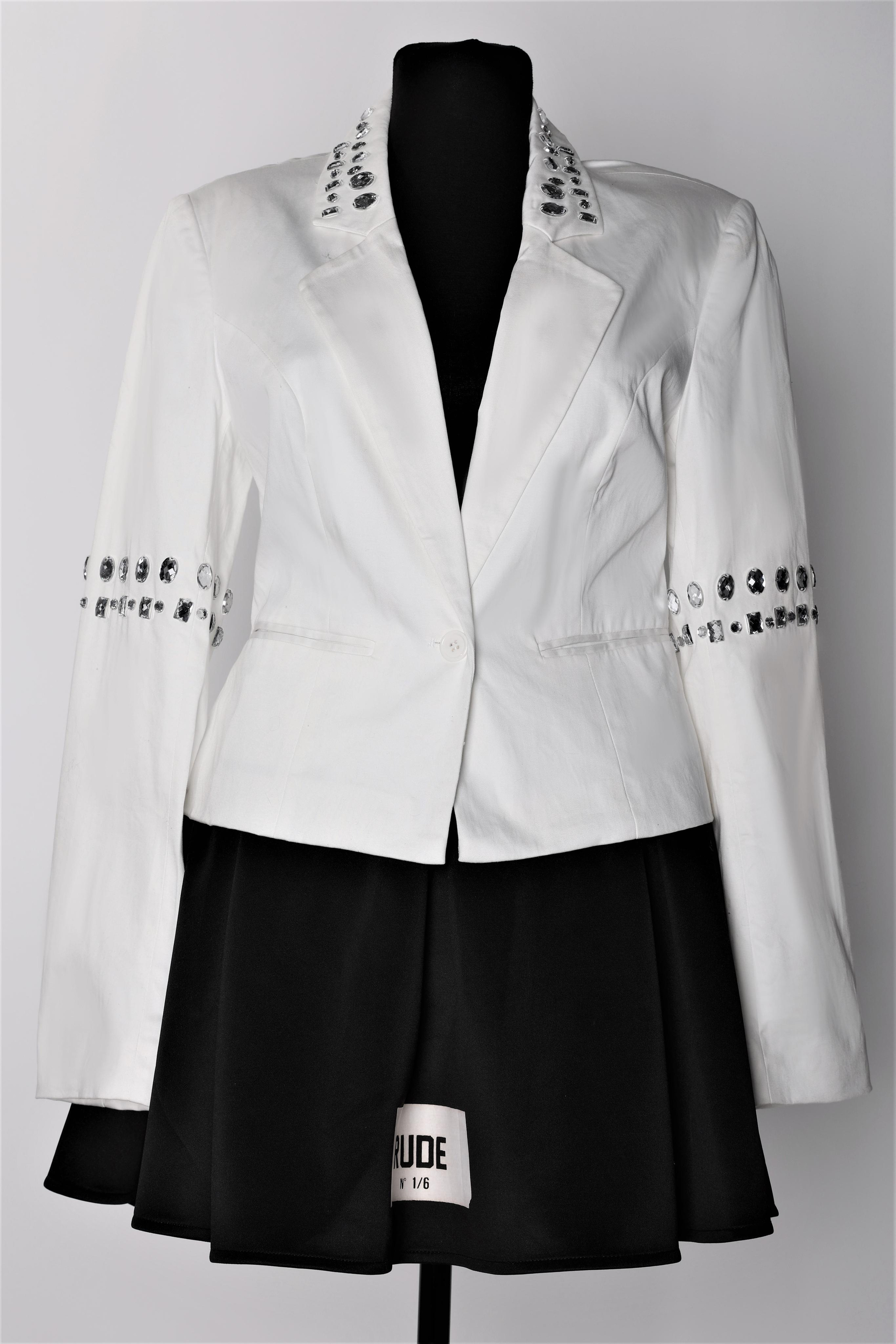 Карнавальные костюмы, вечерние и свадебные платья аренда посуточно, прокат в Жуковском. Фотограф для маркетплейсов, фотоуслуги в Жуковском Татьяна Марсуверских