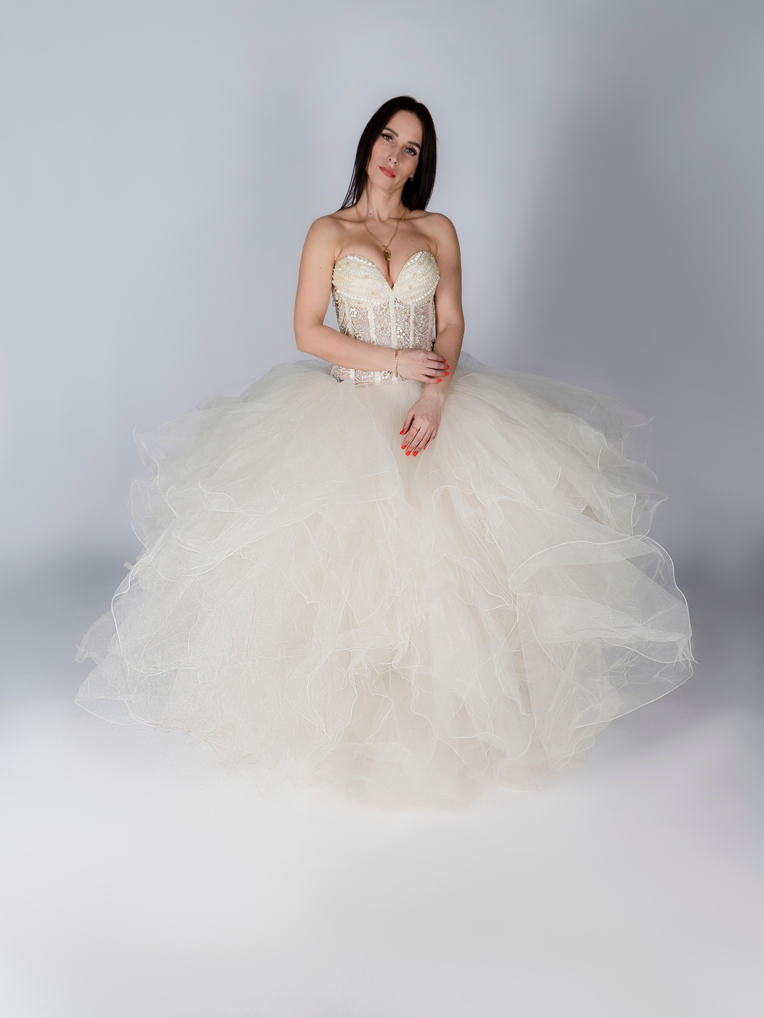 Карнавальные костюмы, вечерние и свадебные платья аренда посуточно, прокат в Жуковском. Фотограф для маркетплейсов, фотоуслуги в Жуковском Татьяна Марсуверских