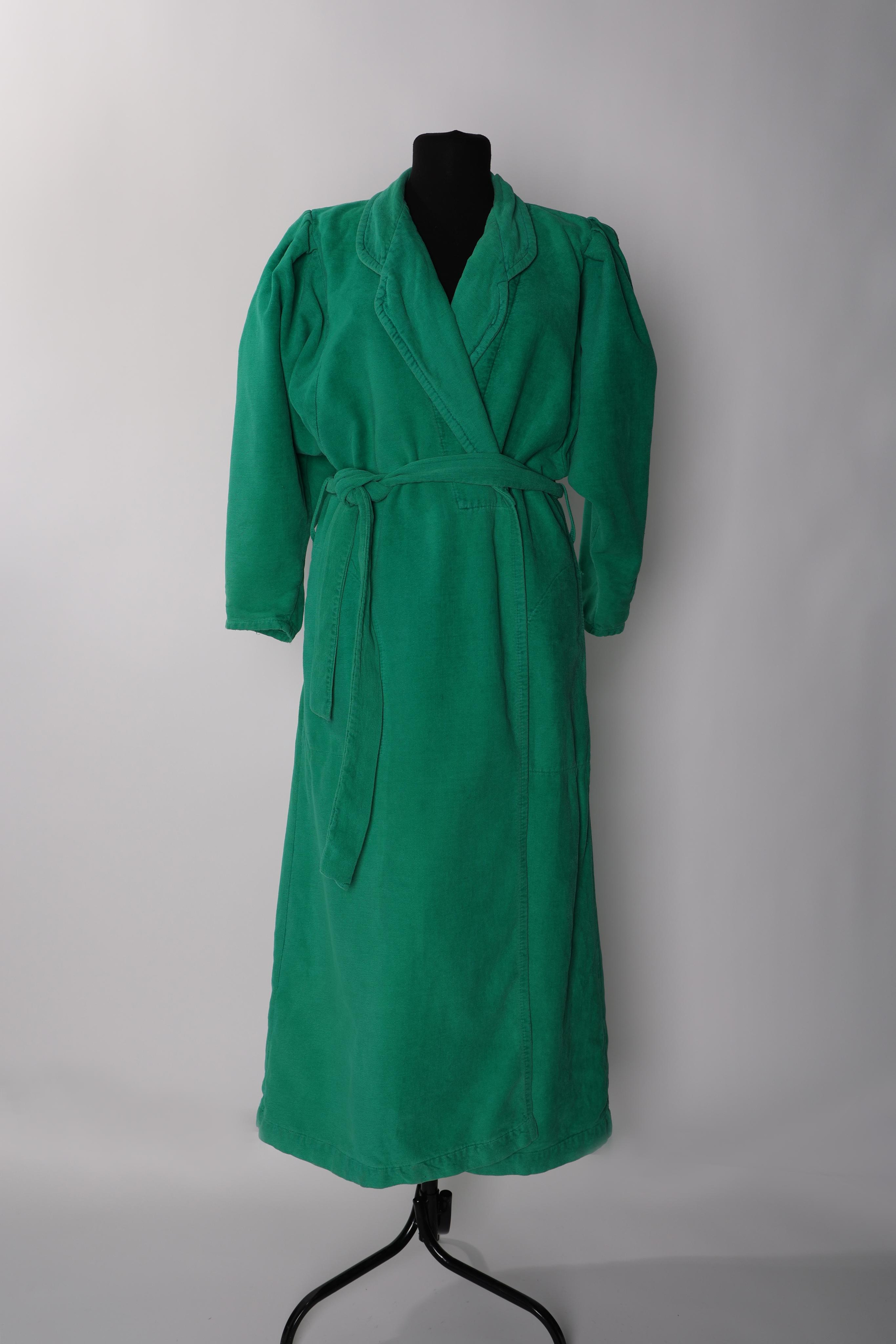 Карнавальные костюмы, вечерние и свадебные платья аренда посуточно, прокат в Жуковском. Фотограф для маркетплейсов, фотоуслуги в Жуковском Татьяна Марсуверских