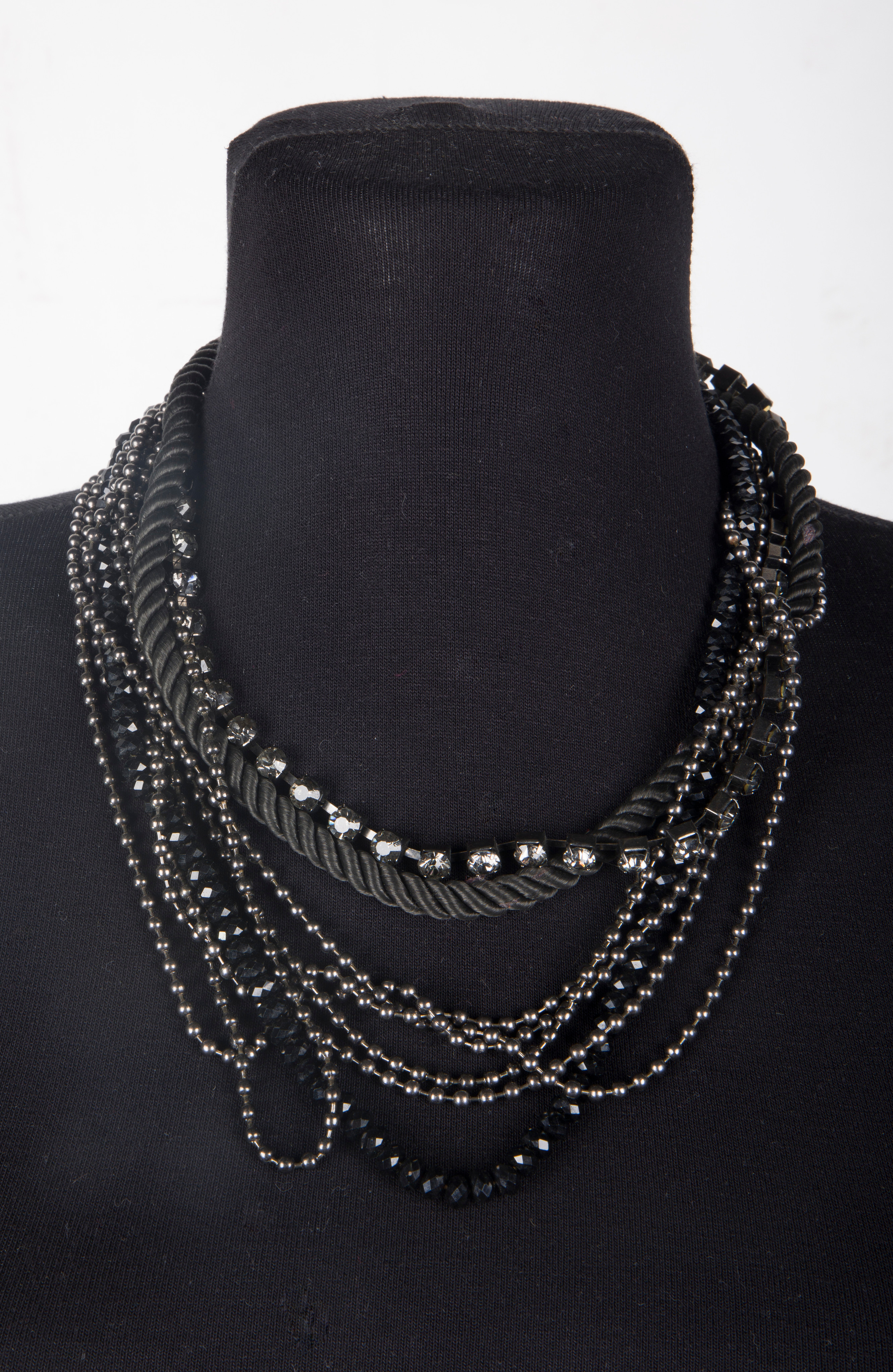 Карнавальные костюмы, вечерние и свадебные платья аренда посуточно, прокат в Жуковском. Одежда для фотосессий, аксессуары. Фотограф для маркетплейсов, фотоуслуги в Жуковском Татьяна Марсуверских