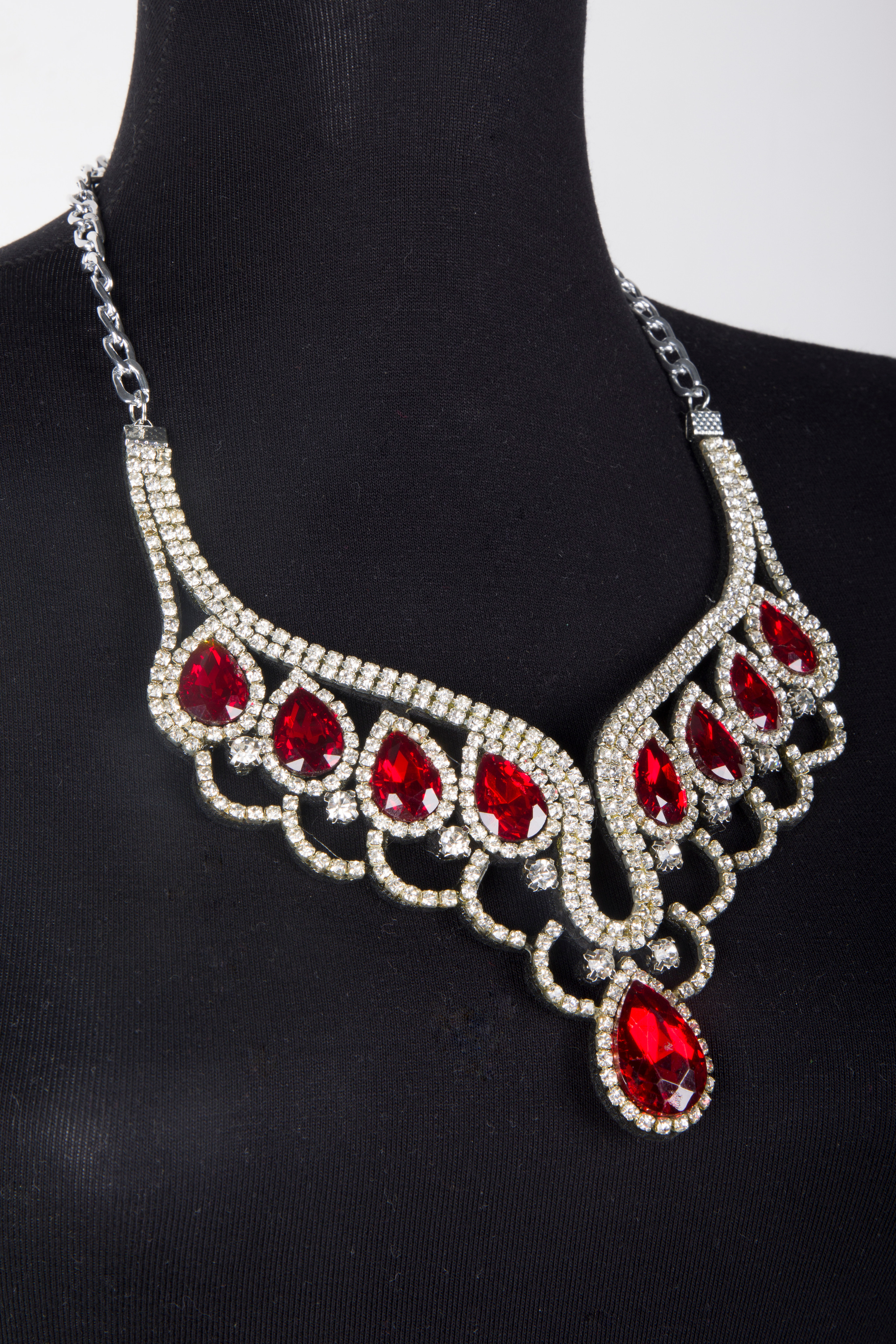 Карнавальные костюмы, вечерние и свадебные платья аренда посуточно, прокат в Жуковском. Одежда для фотосессий, аксессуары. Фотограф для маркетплейсов, фотоуслуги в Жуковском Татьяна Марсуверских