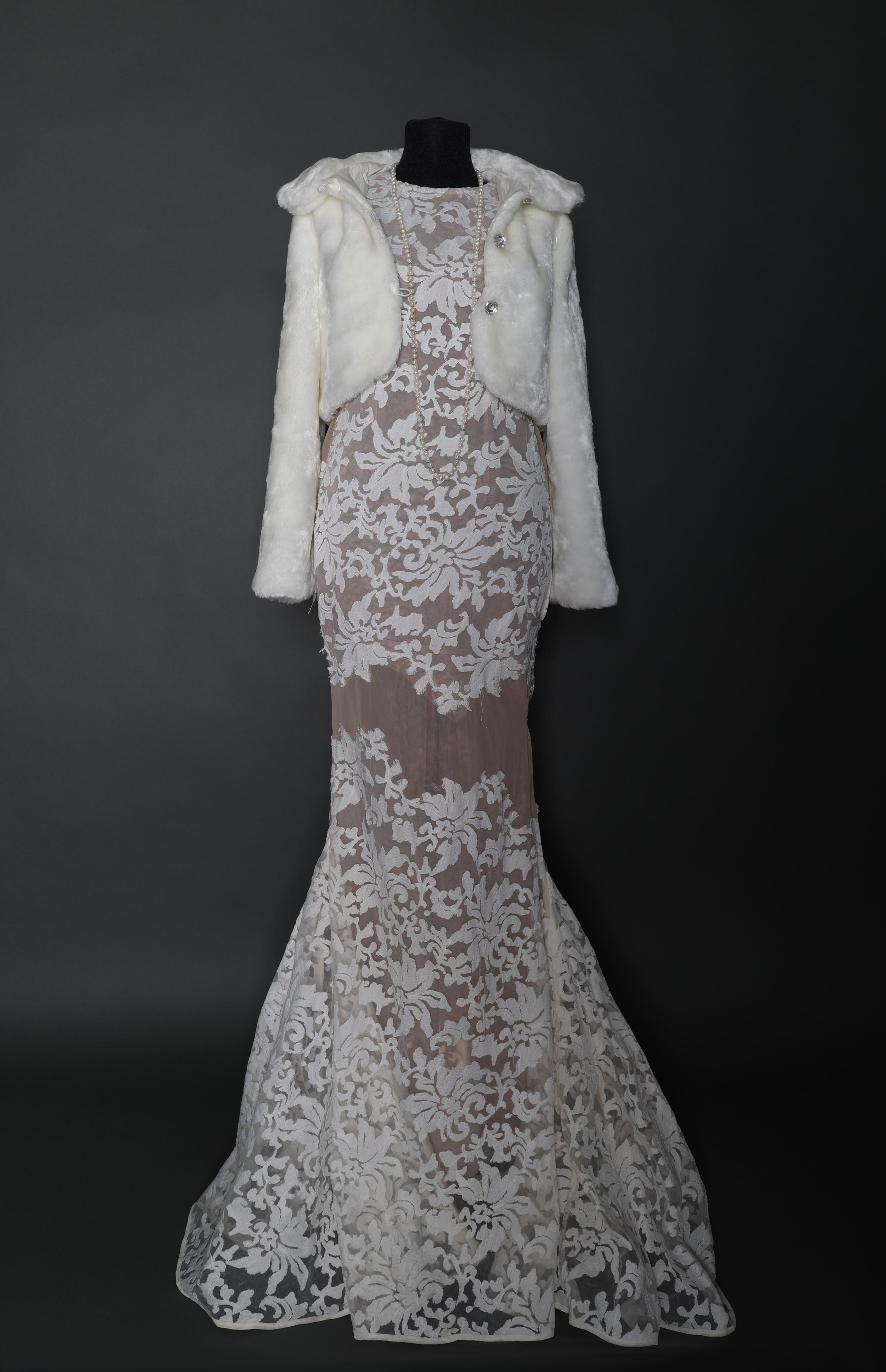 Карнавальные костюмы, вечерние и свадебные платья аренда посуточно, прокат в Жуковском. Фотограф для маркетплейсов, фотоуслуги в Жуковском Татьяна Марсуверских