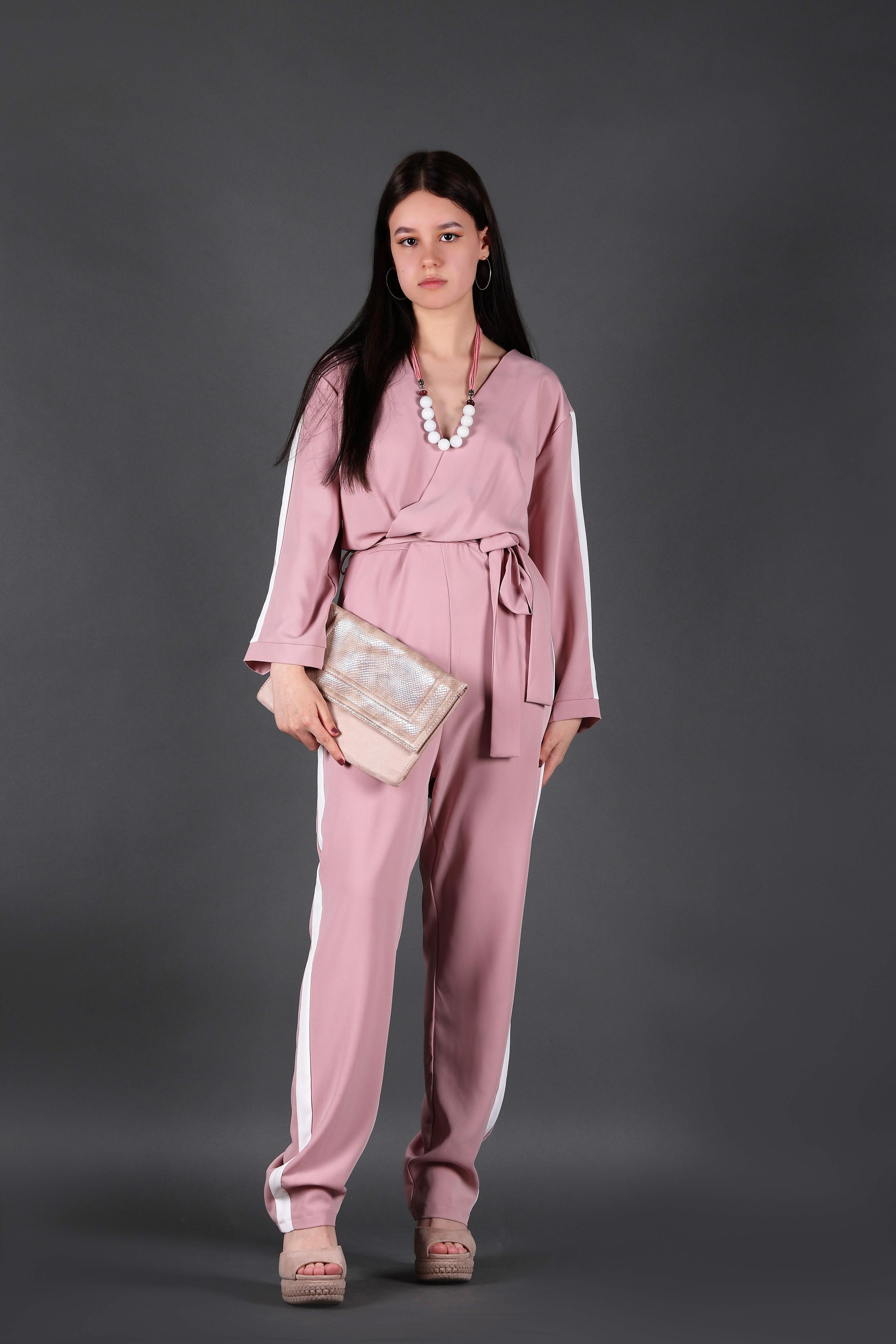 Карнавальные костюмы, вечерние и свадебные платья аренда посуточно, прокат в Жуковском. Фотограф для маркетплейсов, фотоуслуги в Жуковском Татьяна Марсуверских