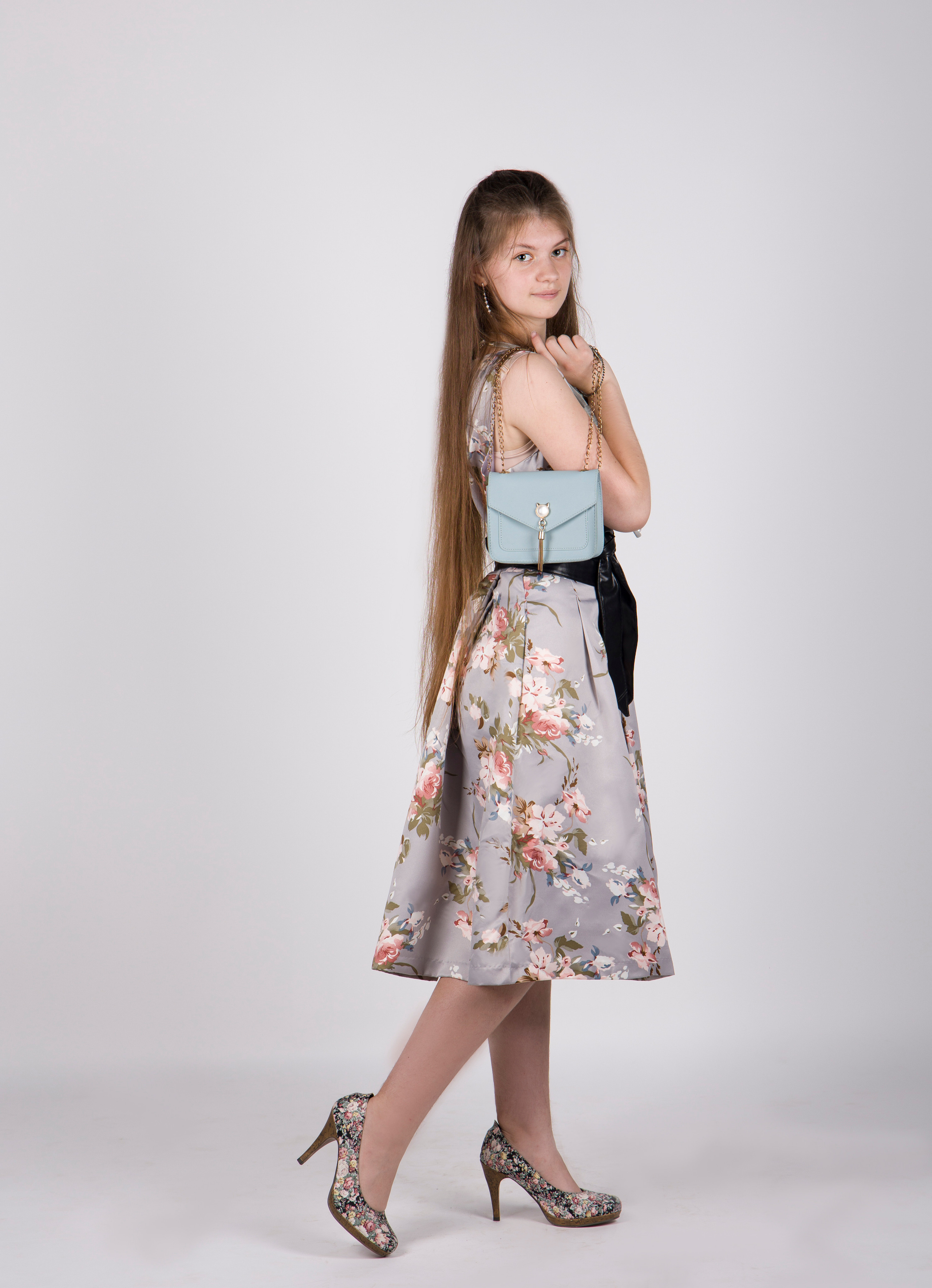 Карнавальные костюмы, вечерние и свадебные платья аренда посуточно, прокат в Жуковском. Фотограф для маркетплейсов, фотоуслуги в Жуковском Татьяна Марсуверских