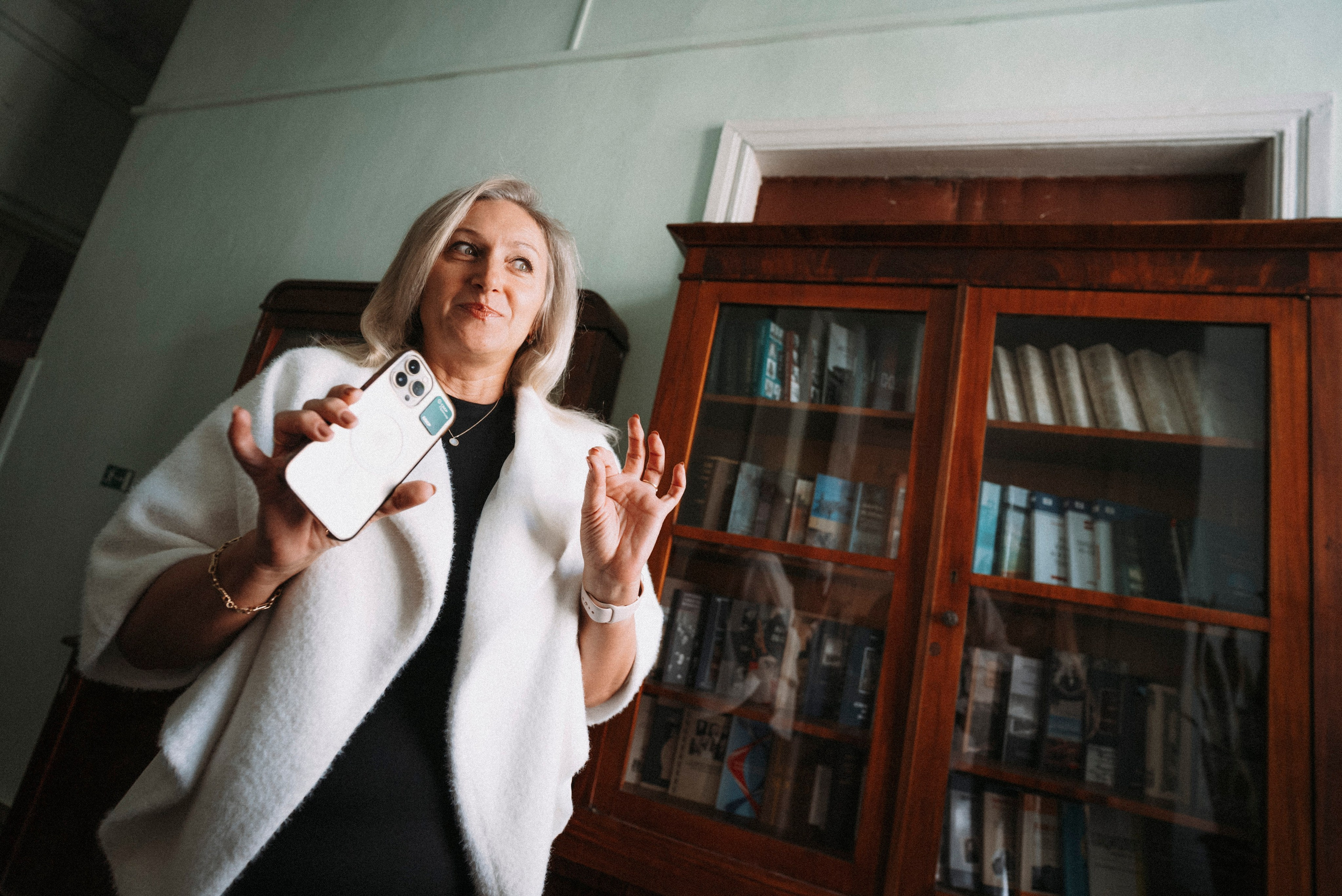 ЛИКИ НАУКИ. Стрит-фотография, полная абсурда, идиотизма и красоты