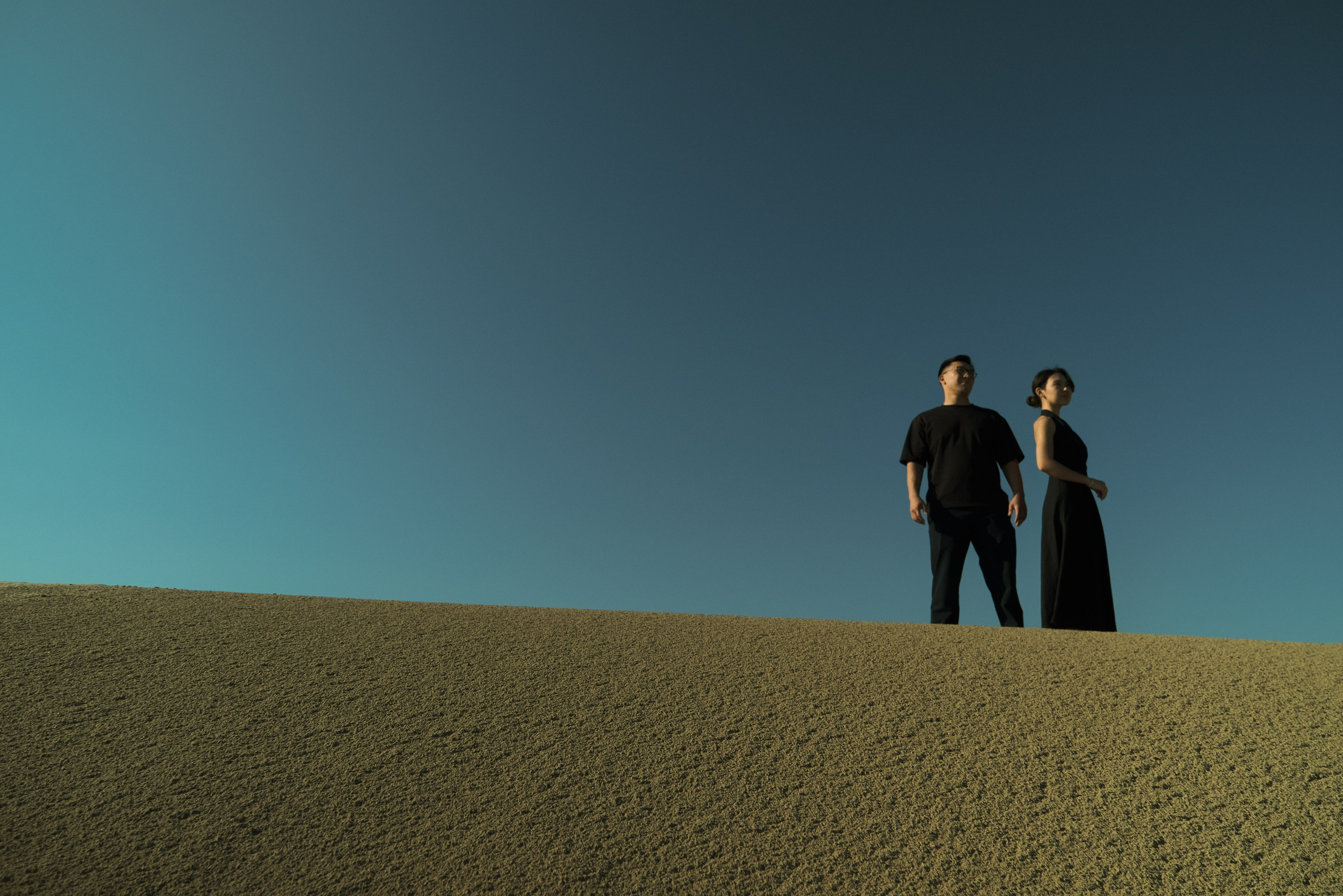 Парная фотосессия на пляже Дюна. Видеограф и Фотограф в Алматы и Караганда