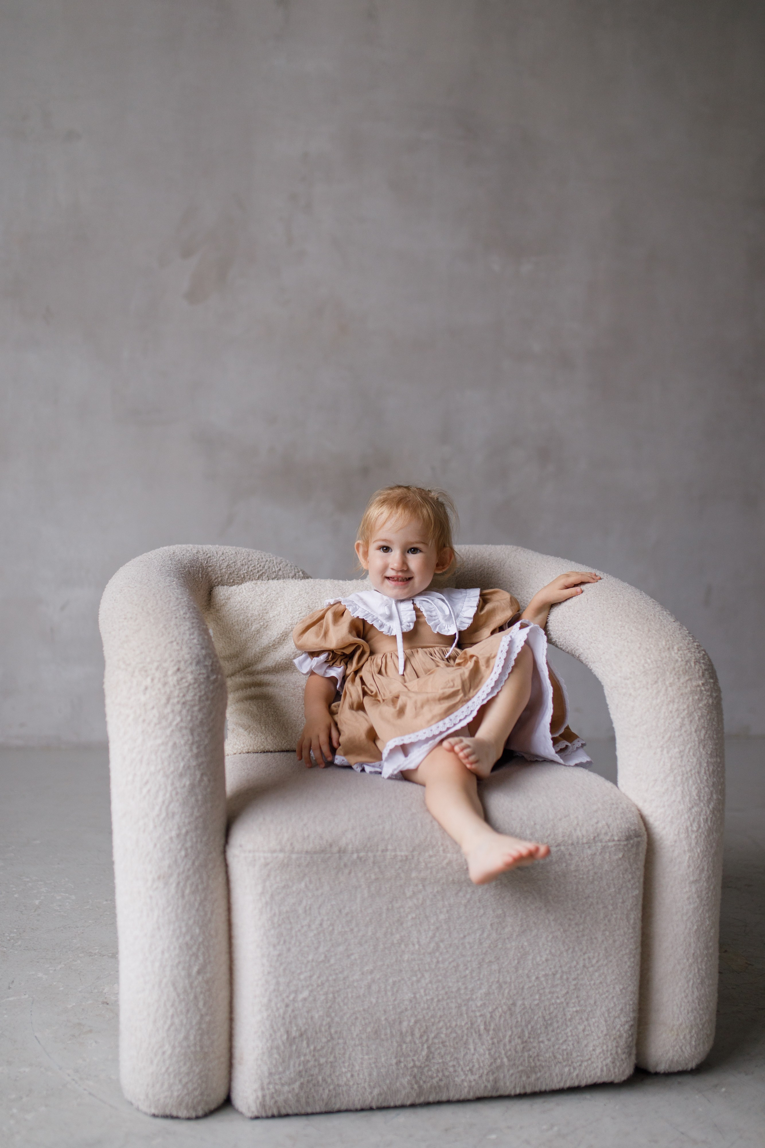 Семейная фотосессия в студии 2 года Валерии. Фотограф в Уфе Ирина Идрисова