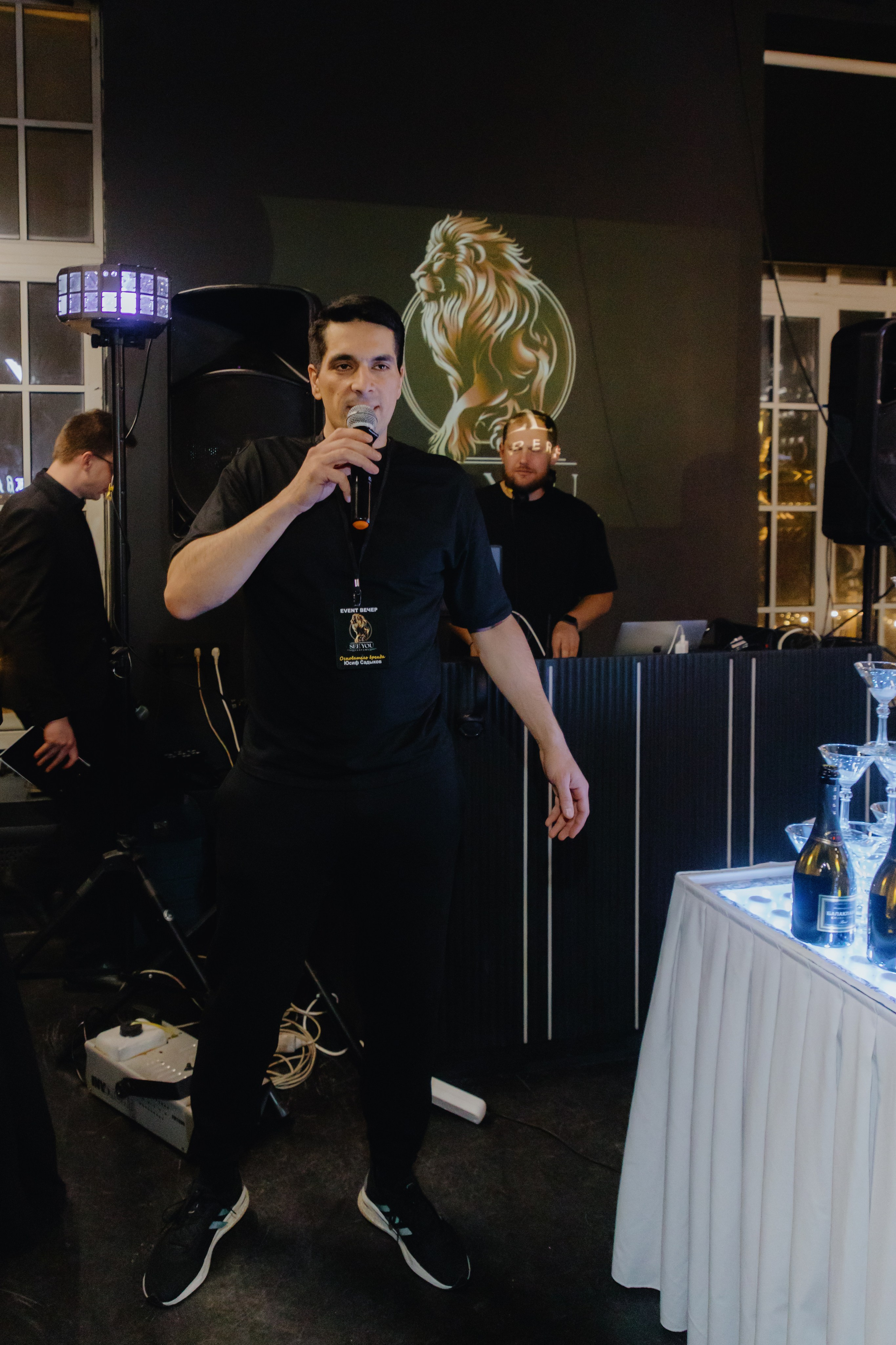 See `You Perfume. Фотограф в Москве и Санкт-Петербурге Дарина