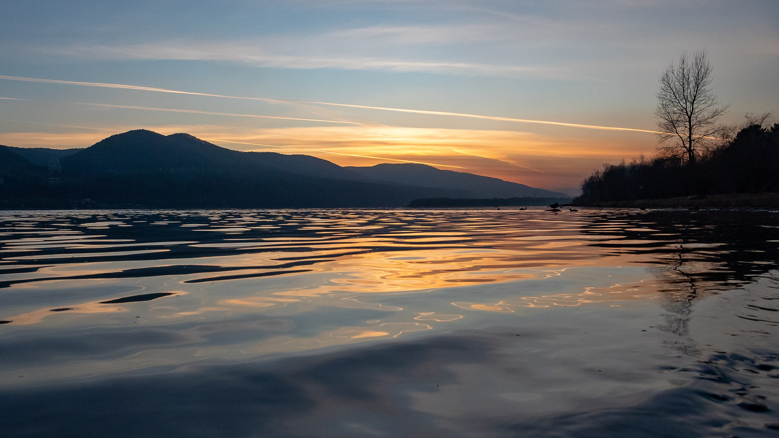Если вы не знали, Енисей не замерзает : )