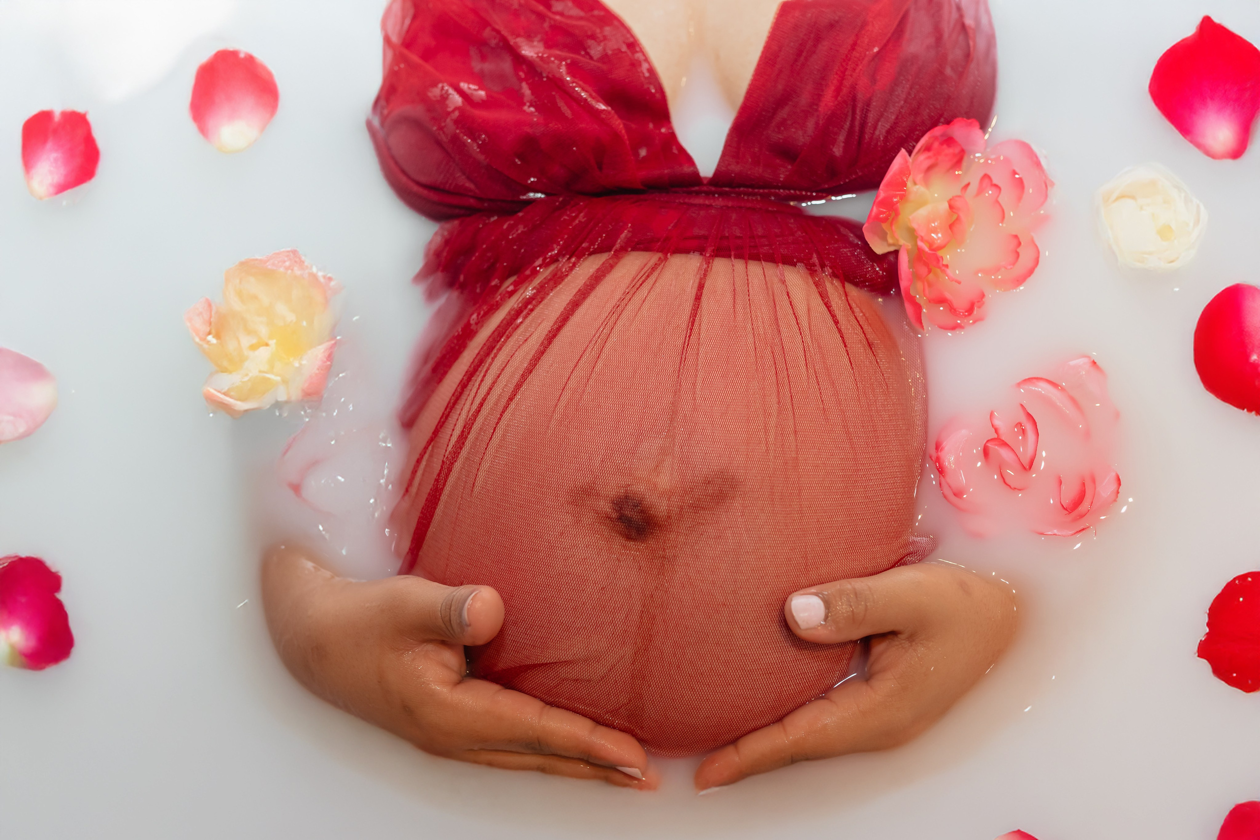 Didi’s maternity photoshoot. Gaukhar Baimagambet — Photographer and Videographer