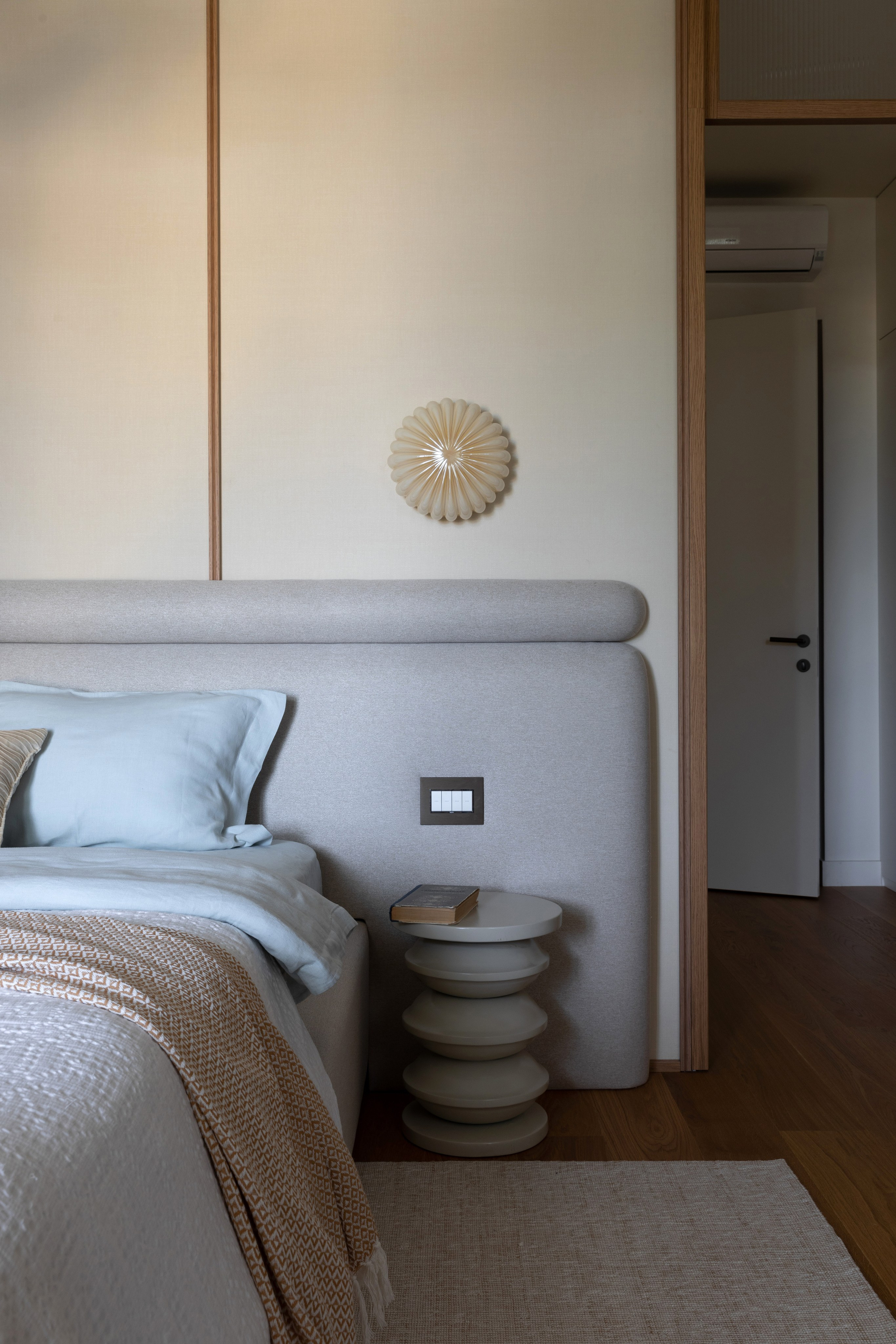 Парадная. «Roots» полный цикл производства мебели и интерьерных решений