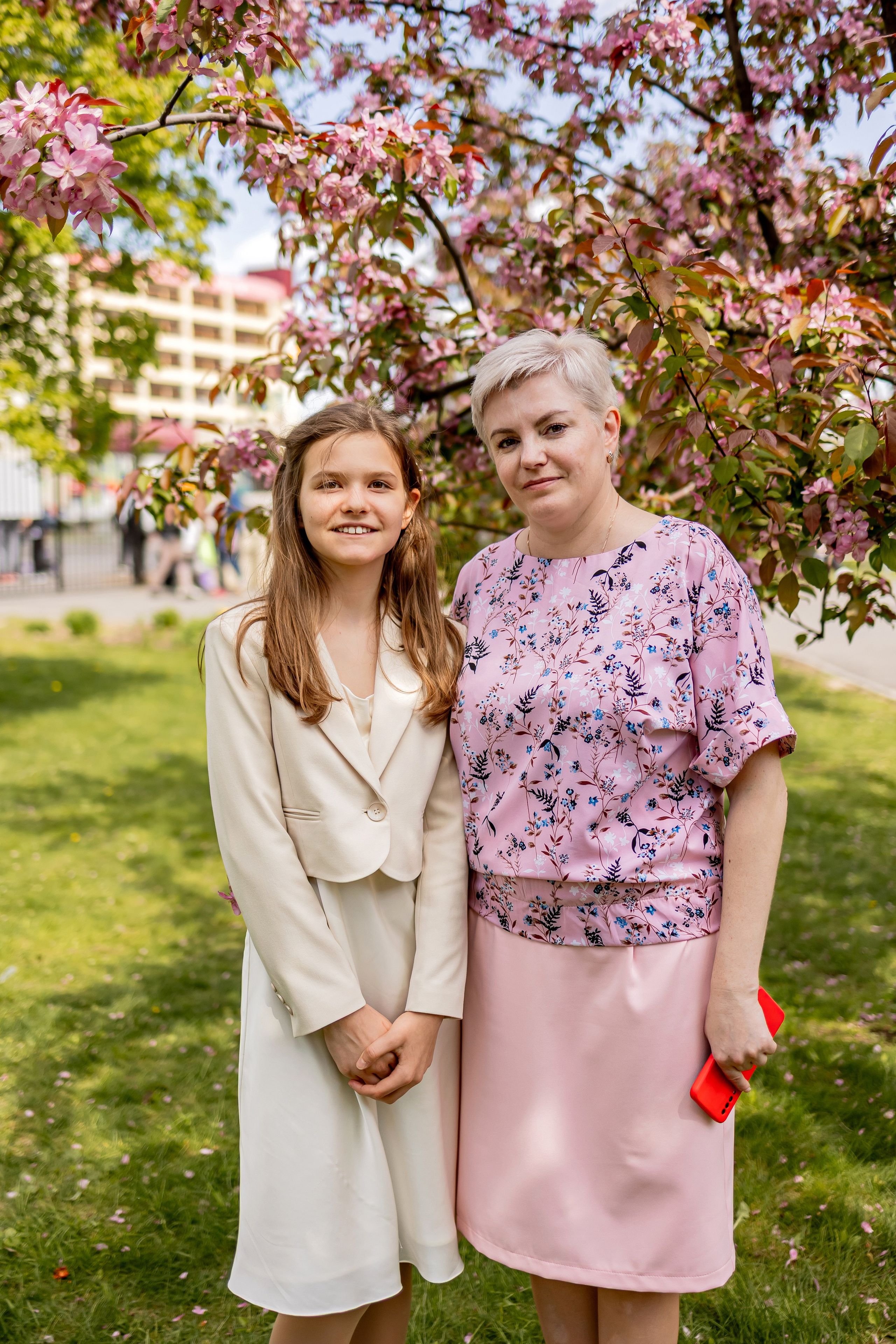 Выпускной в начальной школе на улице. Фотограф и видеограф Москва. Свадебный фотограф, видеограф. Выпускные альбомы. Оживающие альбомы