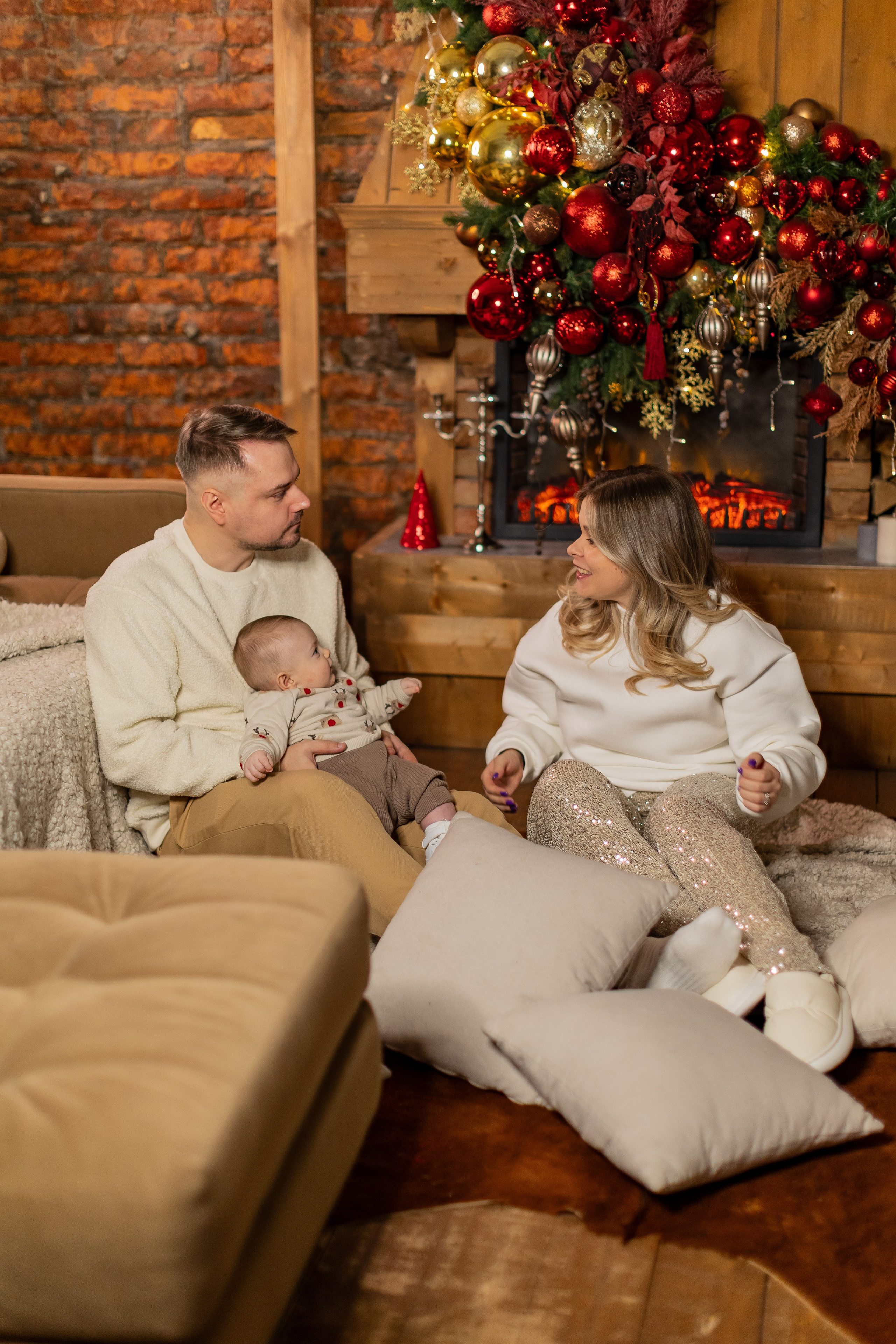 Фотосессии в Famous студии зал Оскар. Фото и видео Москва. Свадебный фотограф, видеограф, фотосессии, видеосъемка