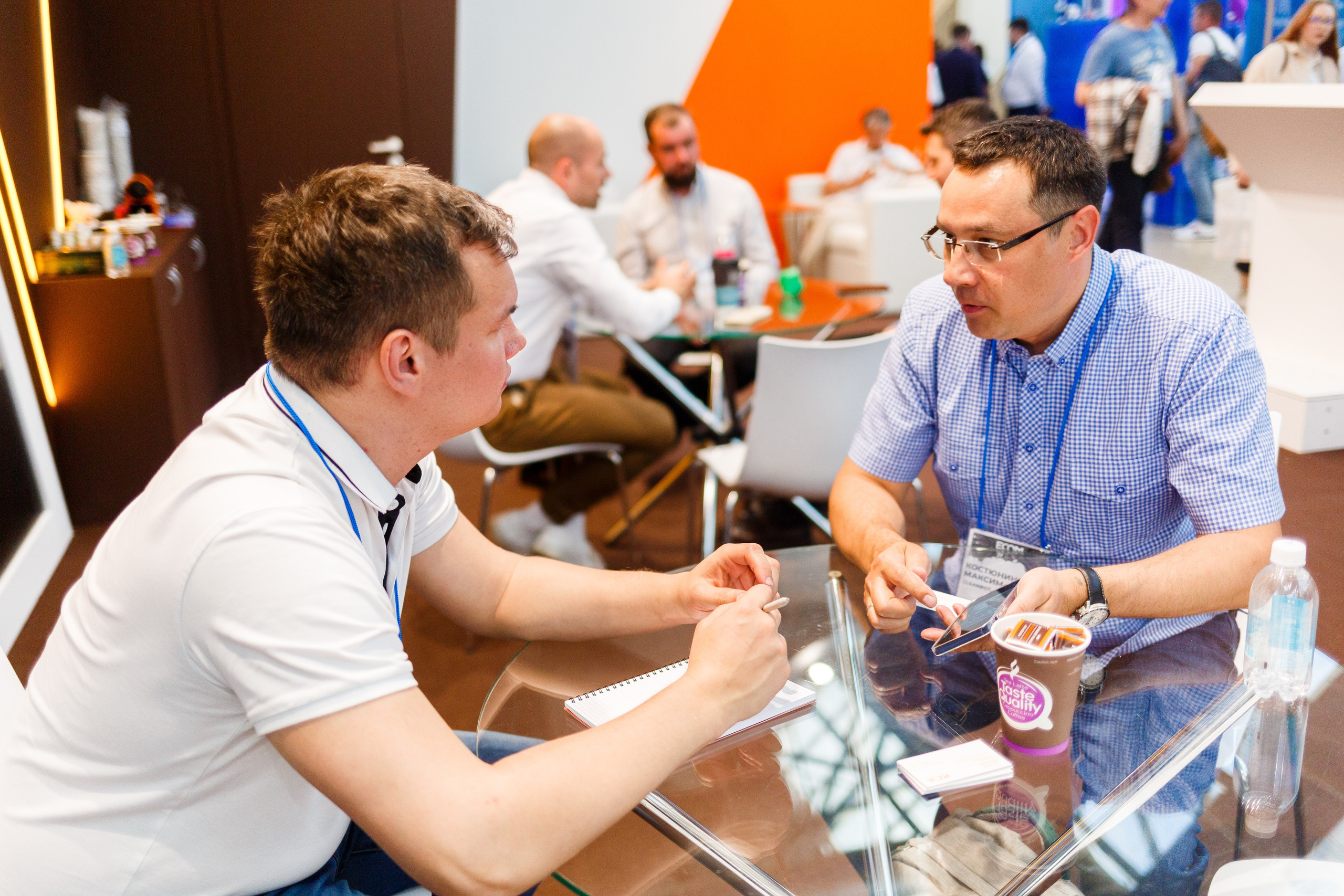 Обзор работы стенда Курьер-сервис. Репортажный фотограф Борис Геер