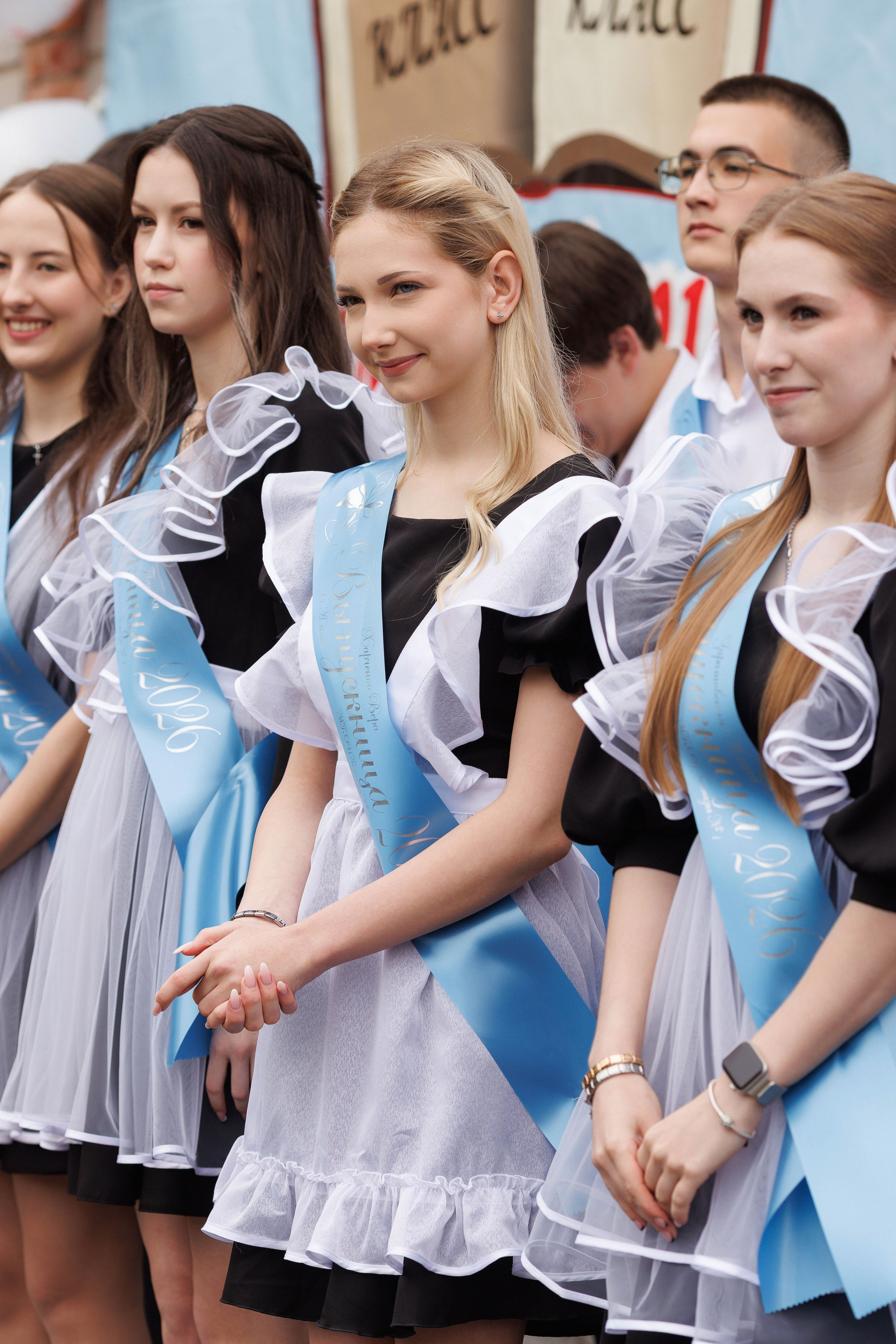Последний звонок Гимназия Артем. Photoalbum-vl.ru