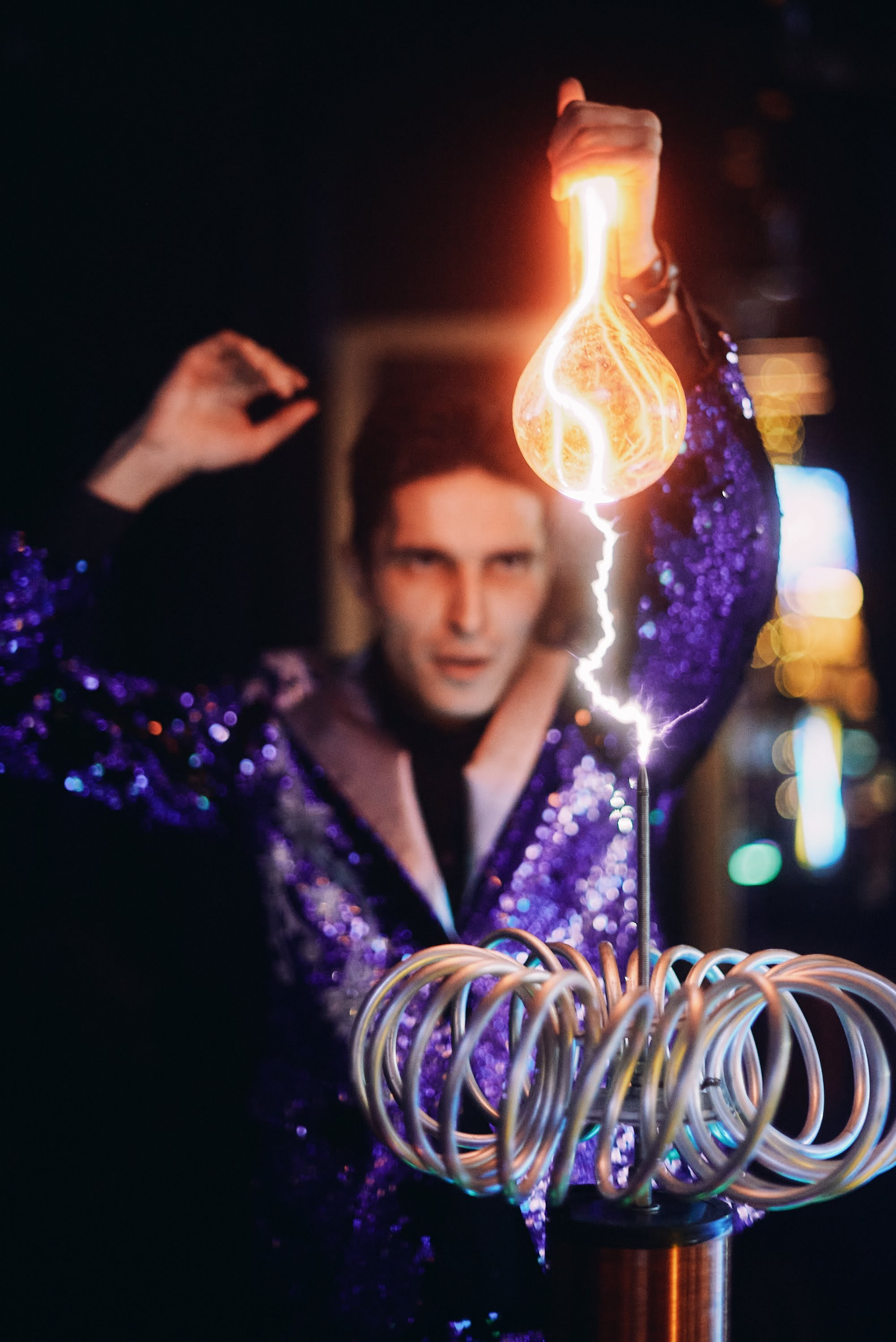 Фотограф Артём Савиных | Свадебная, репортажная, семейная съёмка Москва. Артём Савиных — профессиональный фотограф в Москве | Репортажи, свадьбы, портреты