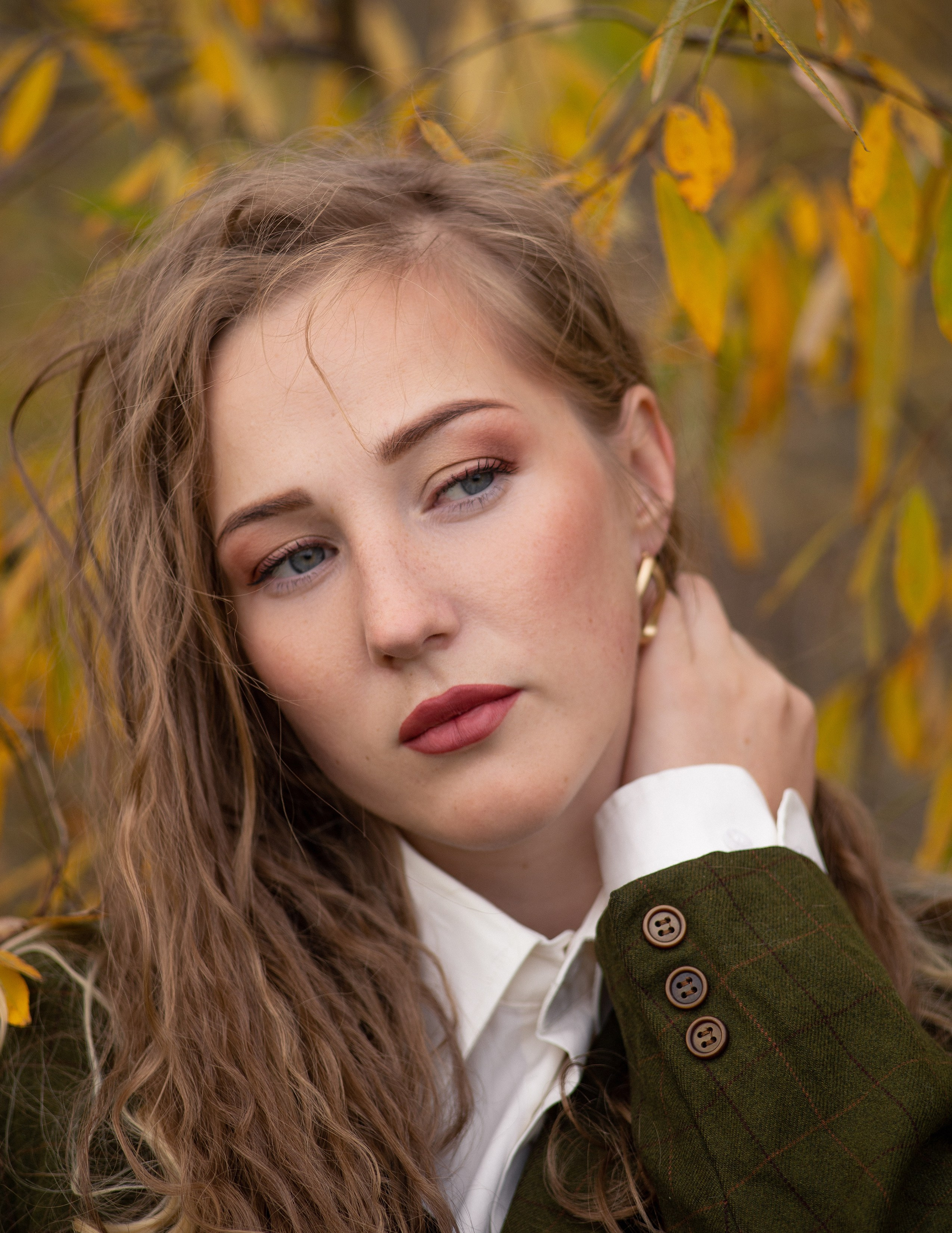 портрет в стиле олд мани для девушки на природе в ангарске осенняя фотосессия