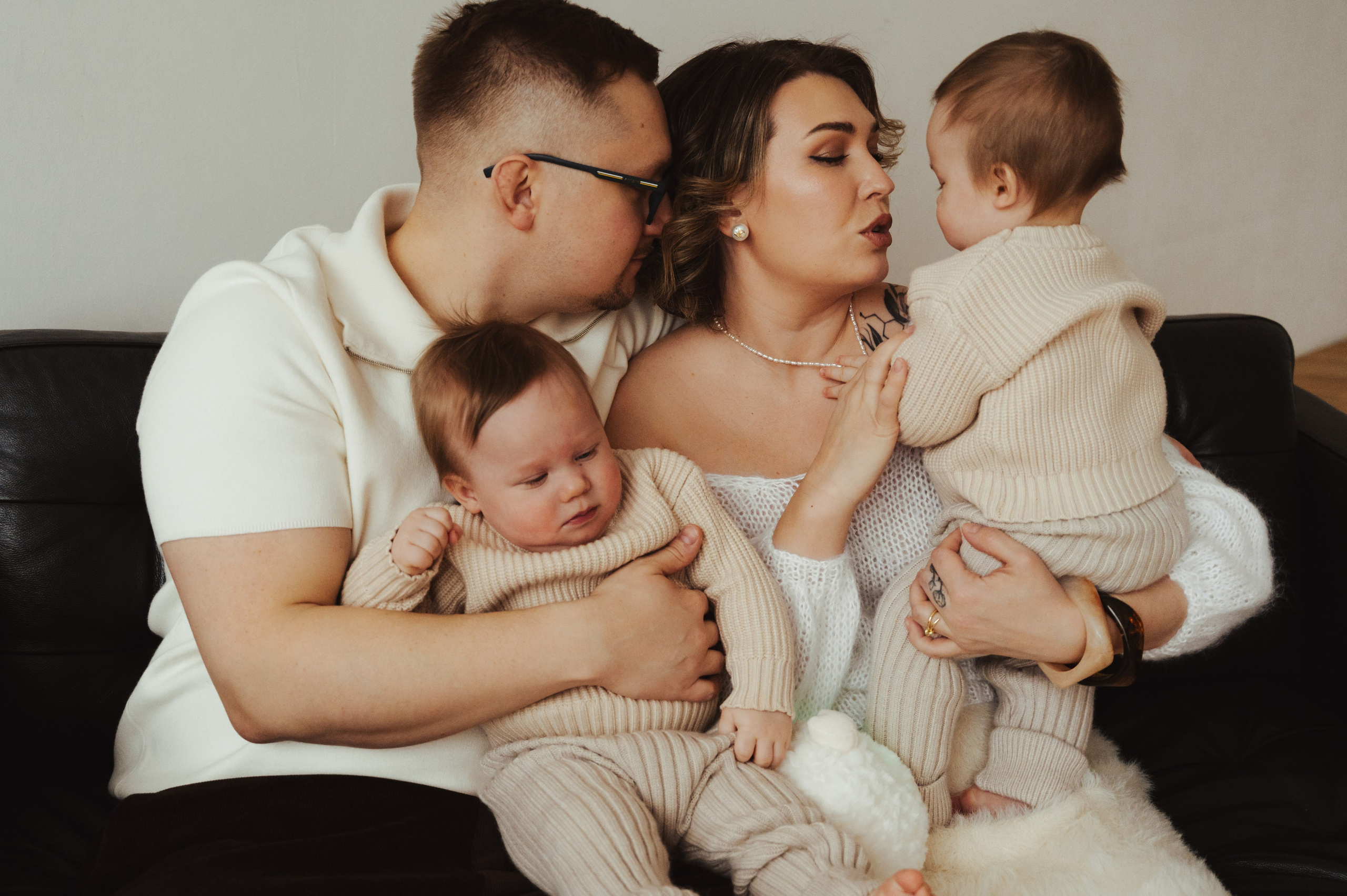 Семейная фотосъемка в Спб. Профессиональный фотограф беременности в СПБ. Стильные фотосессии беременности в стиле минимализм и классическая фотография