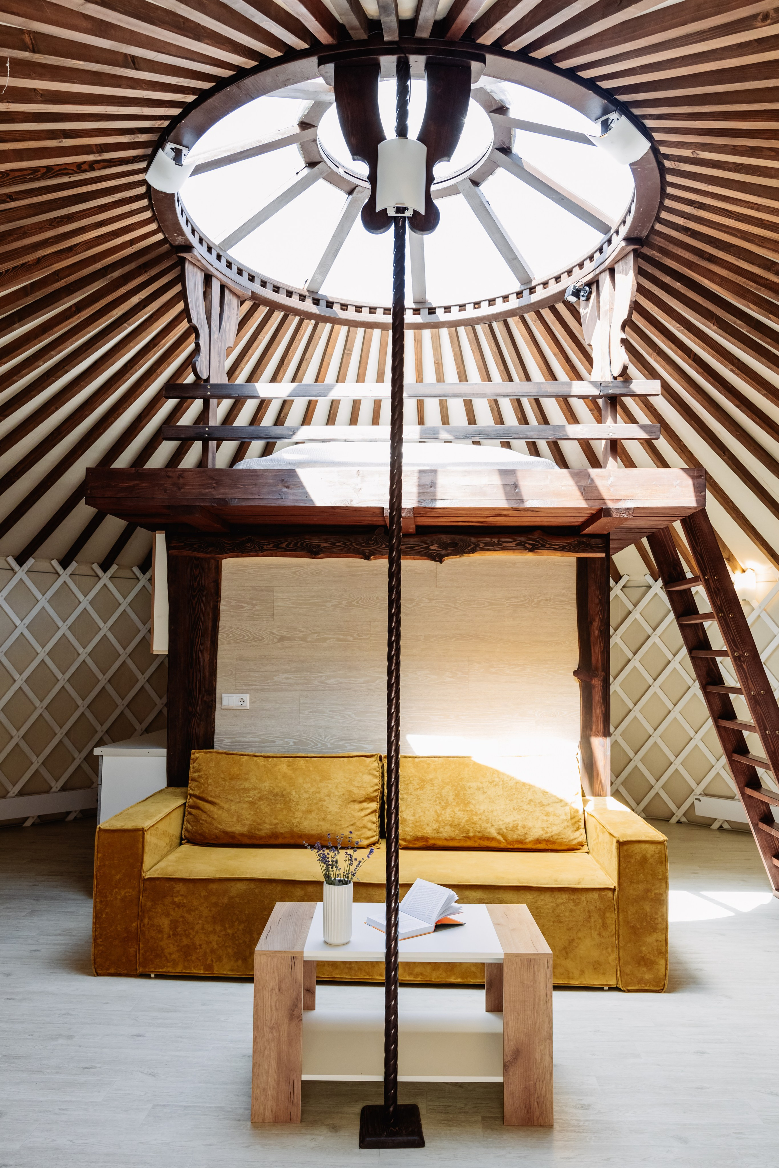 БЕРЕЗКА ВИЛАДЖ | Глэмпинг в Коломне | Юрта «Янтарная». ФОТОГРАФ ИРИНА ШАМАТАВА