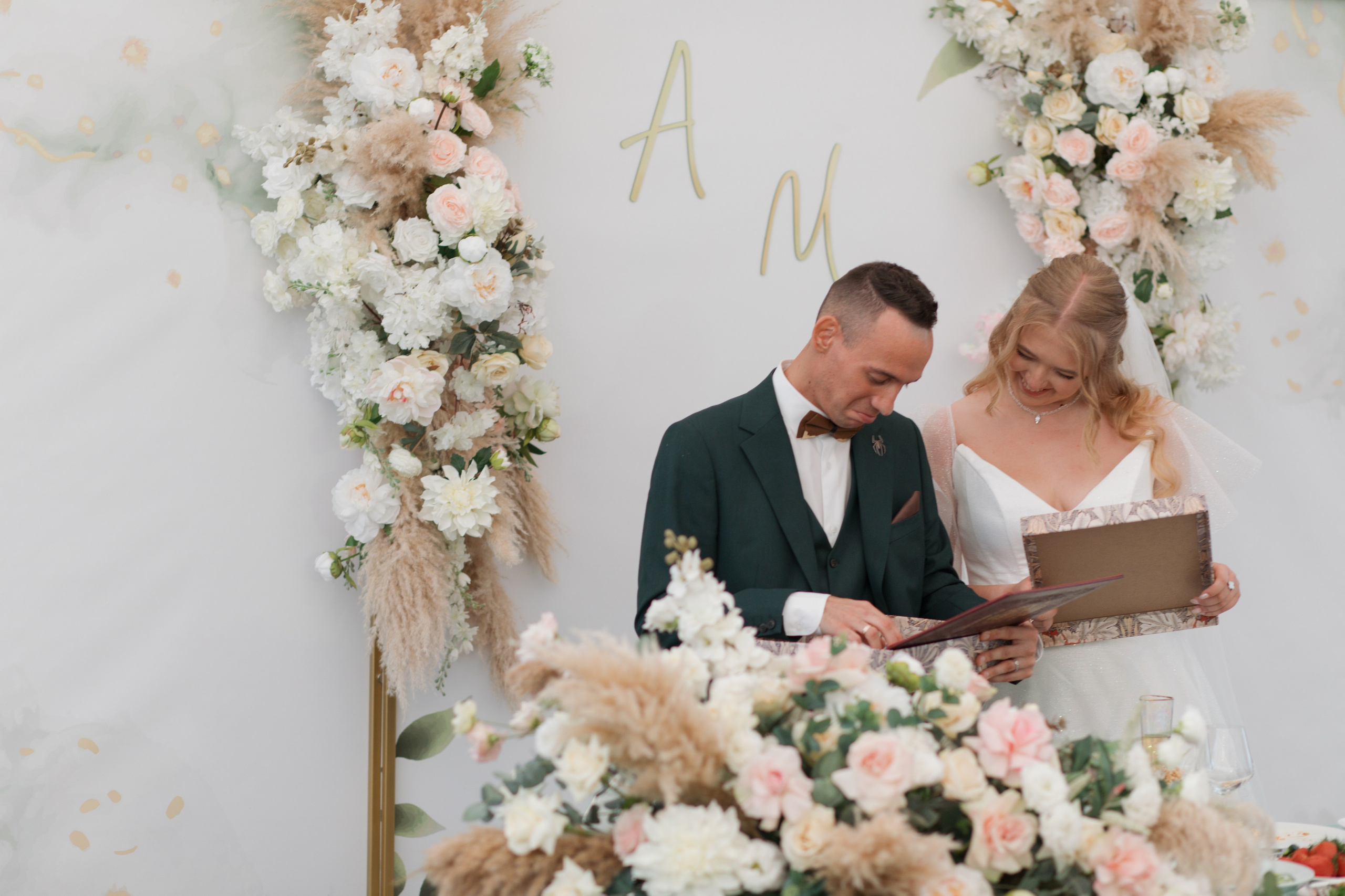 Летняя свадьба за городом. Свадебный фотограф в Москве Аля Загирова