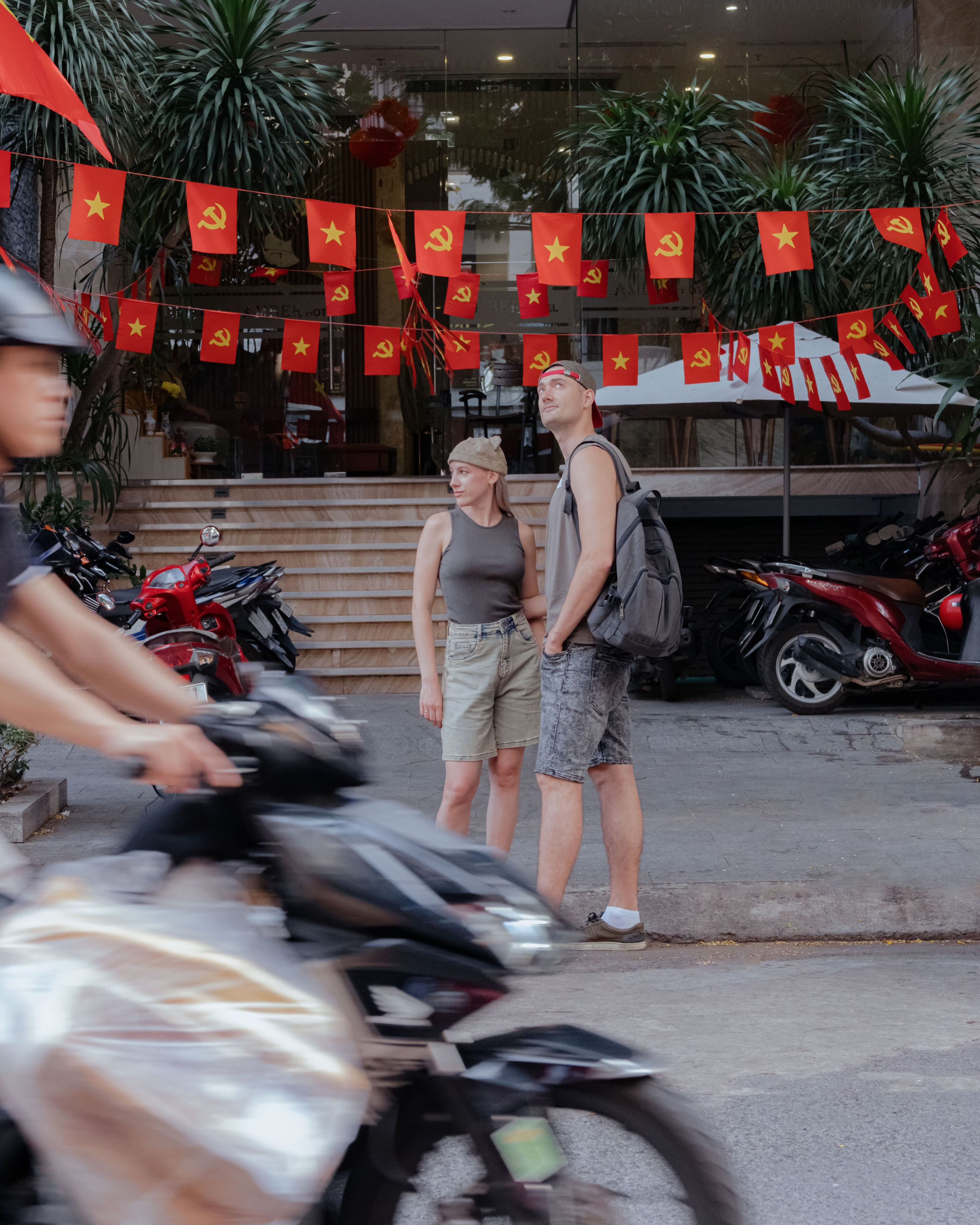 Rasilya and Ildar. An hour before sunset. Portrait photographer Nha Trang | Julia Meshanina