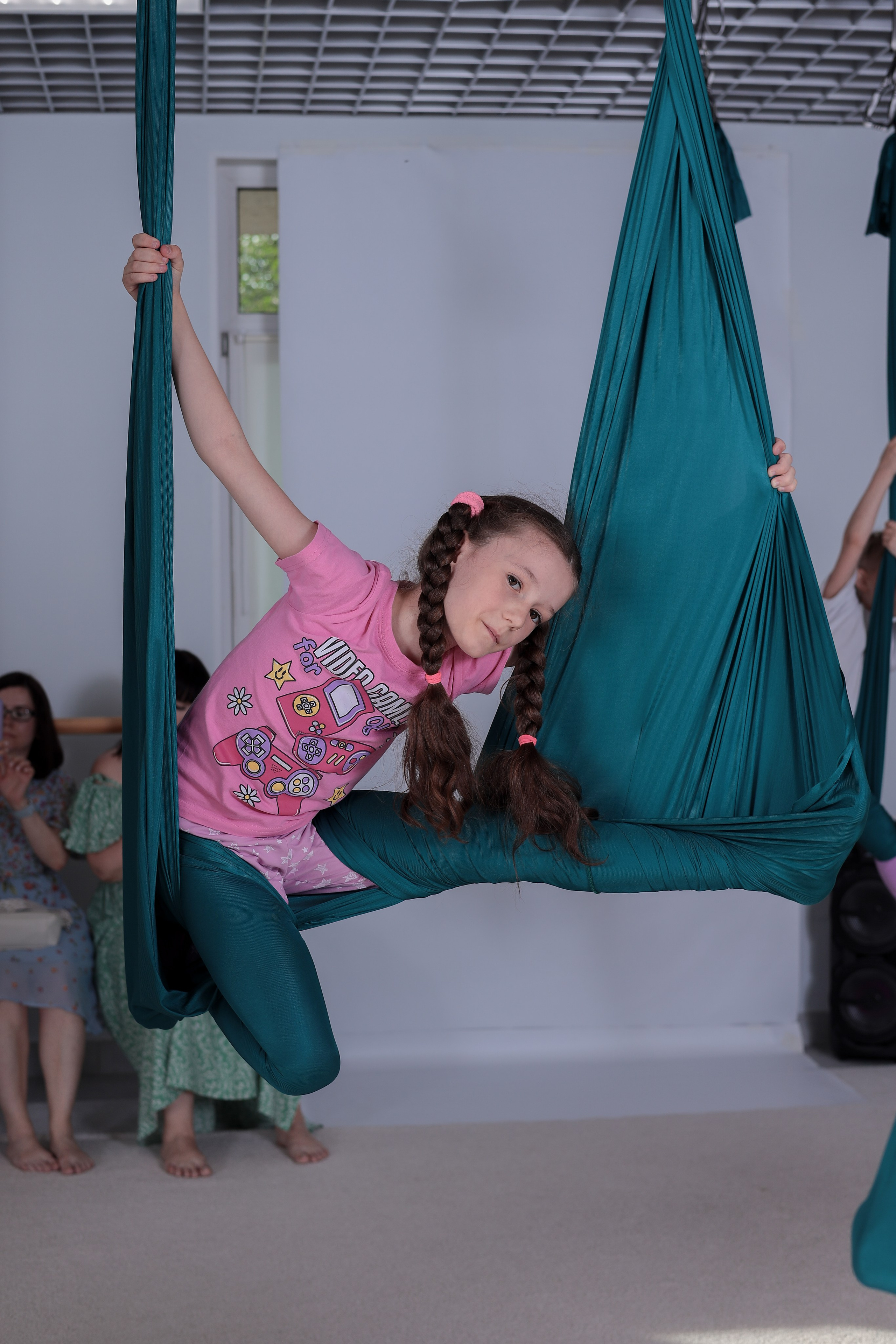 Детская аэройога. Фотограф Надршина Лилия